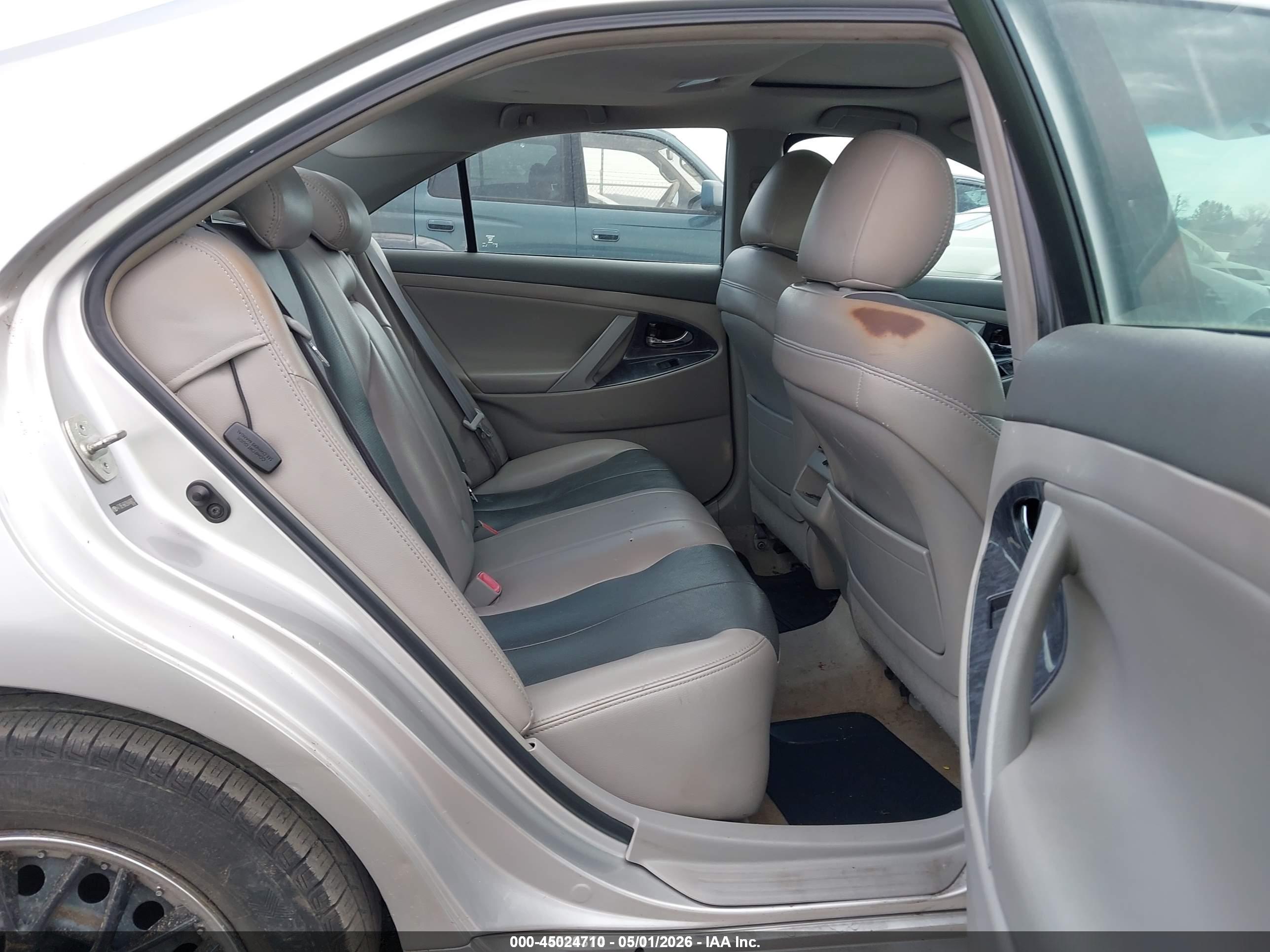 TOYOTA CAMRY image 8