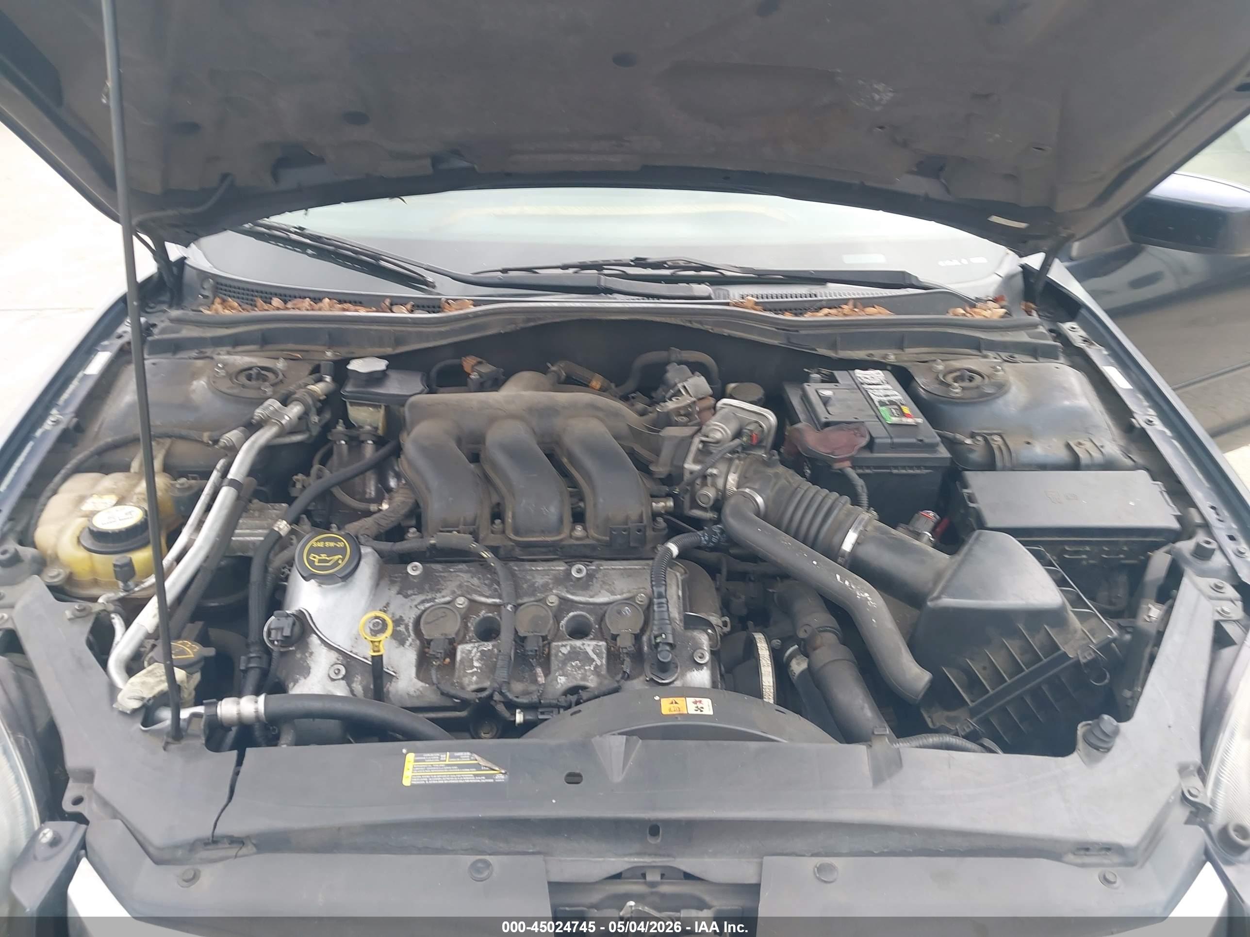 FORD FUSION image 10