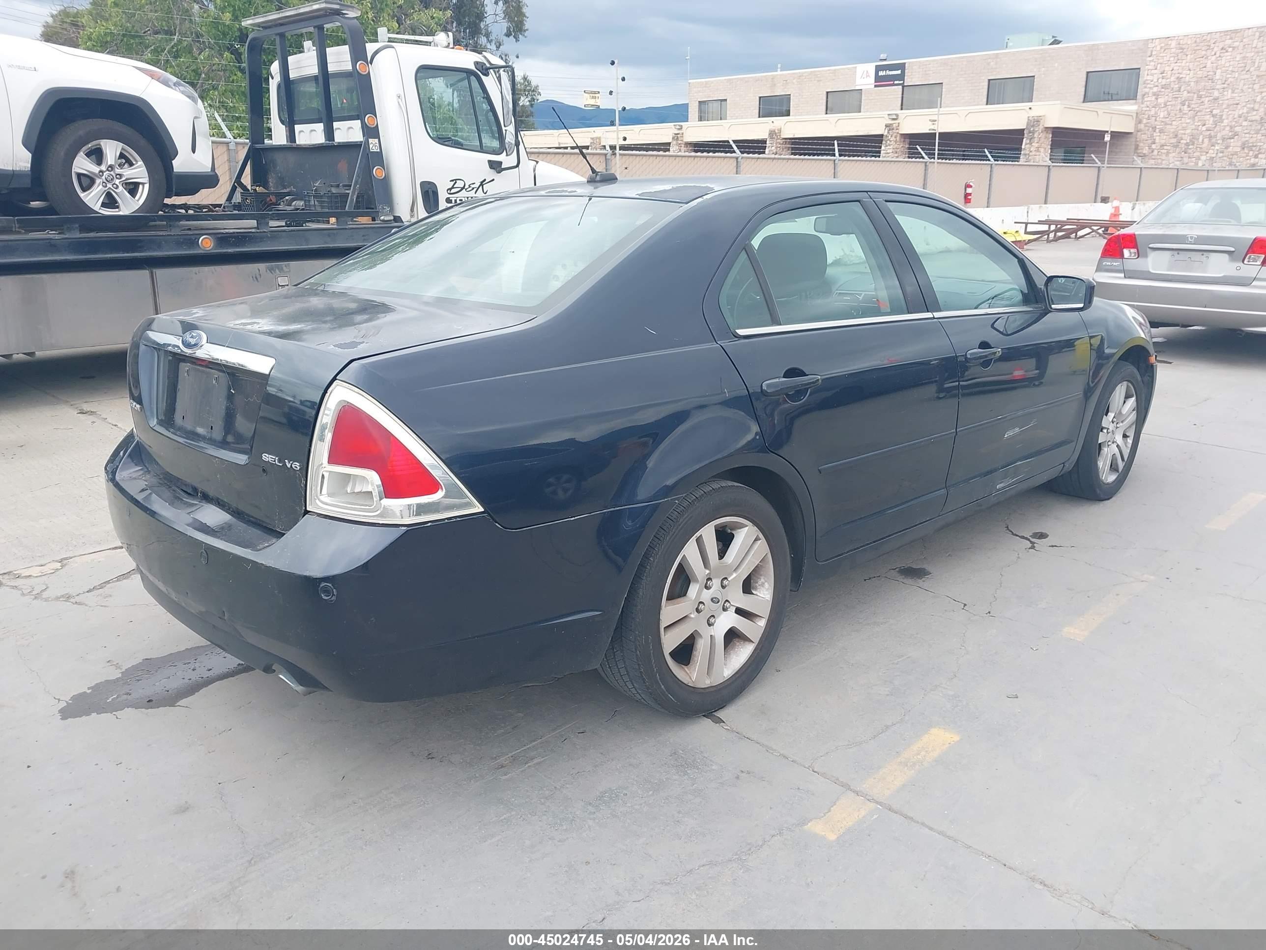 FORD FUSION image 4