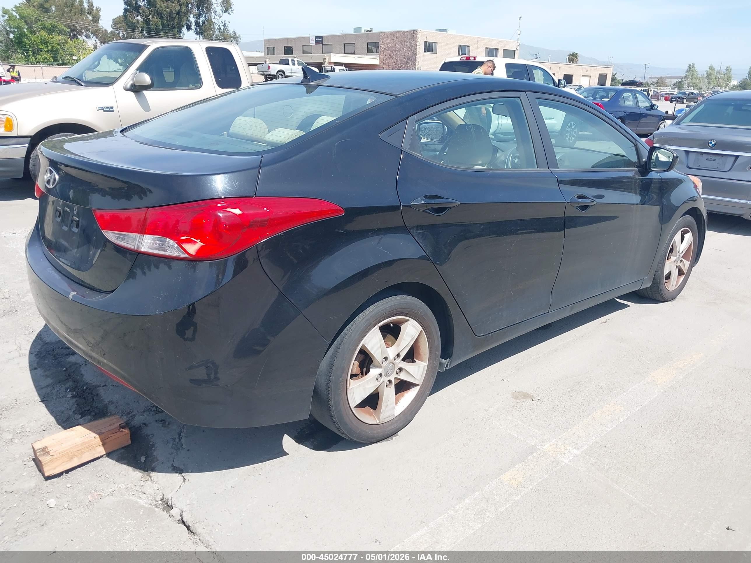 HYUNDAI ELANTRA image 4