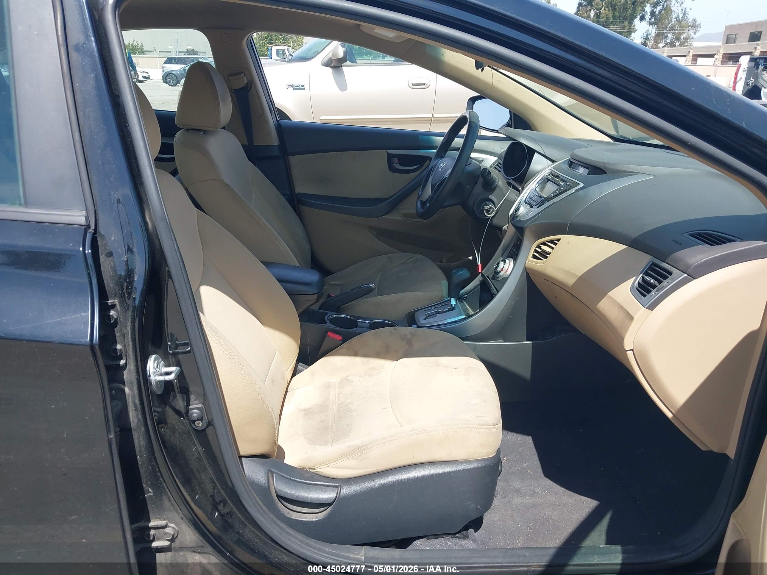 HYUNDAI ELANTRA image 5