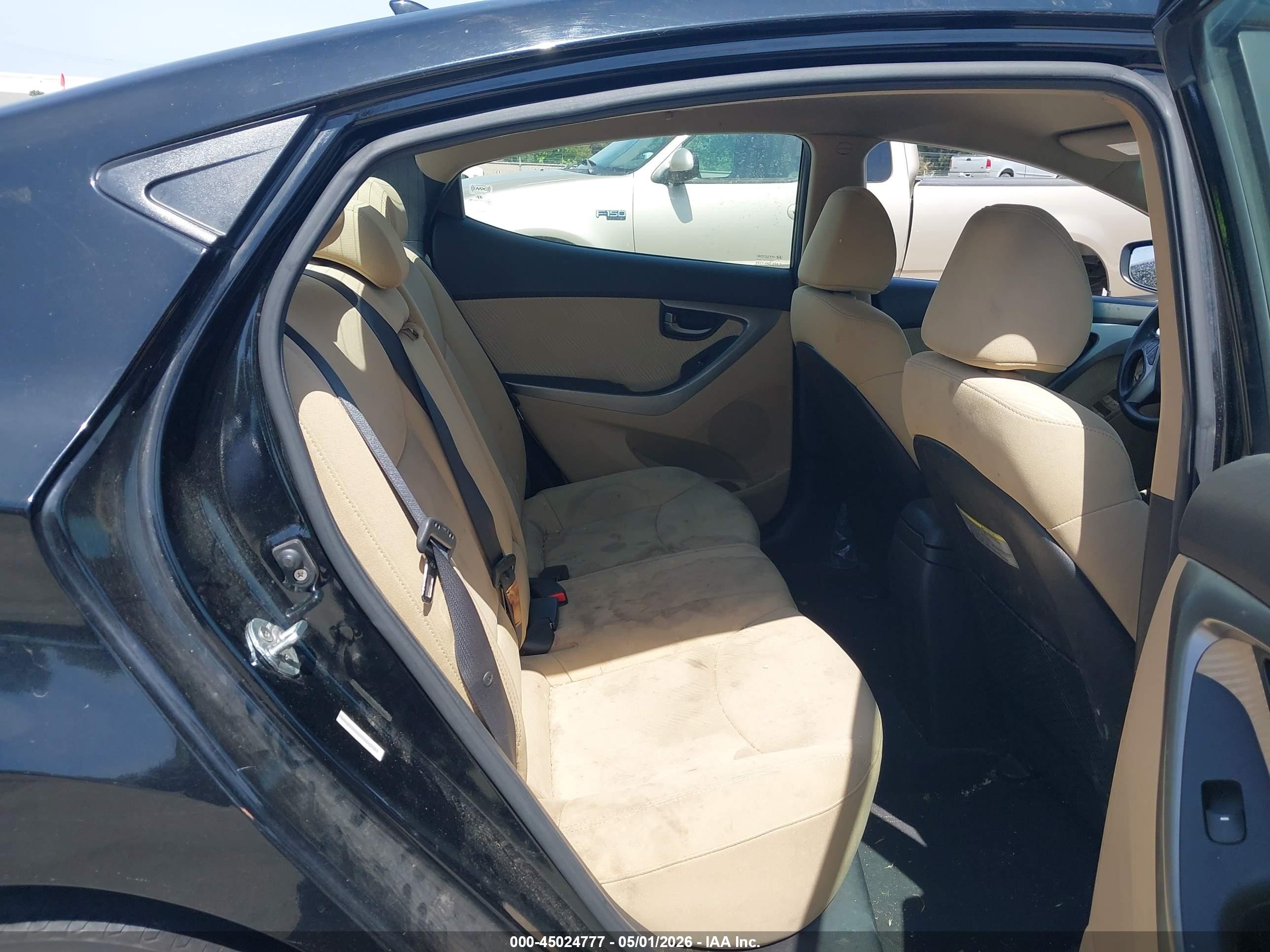 HYUNDAI ELANTRA image 8