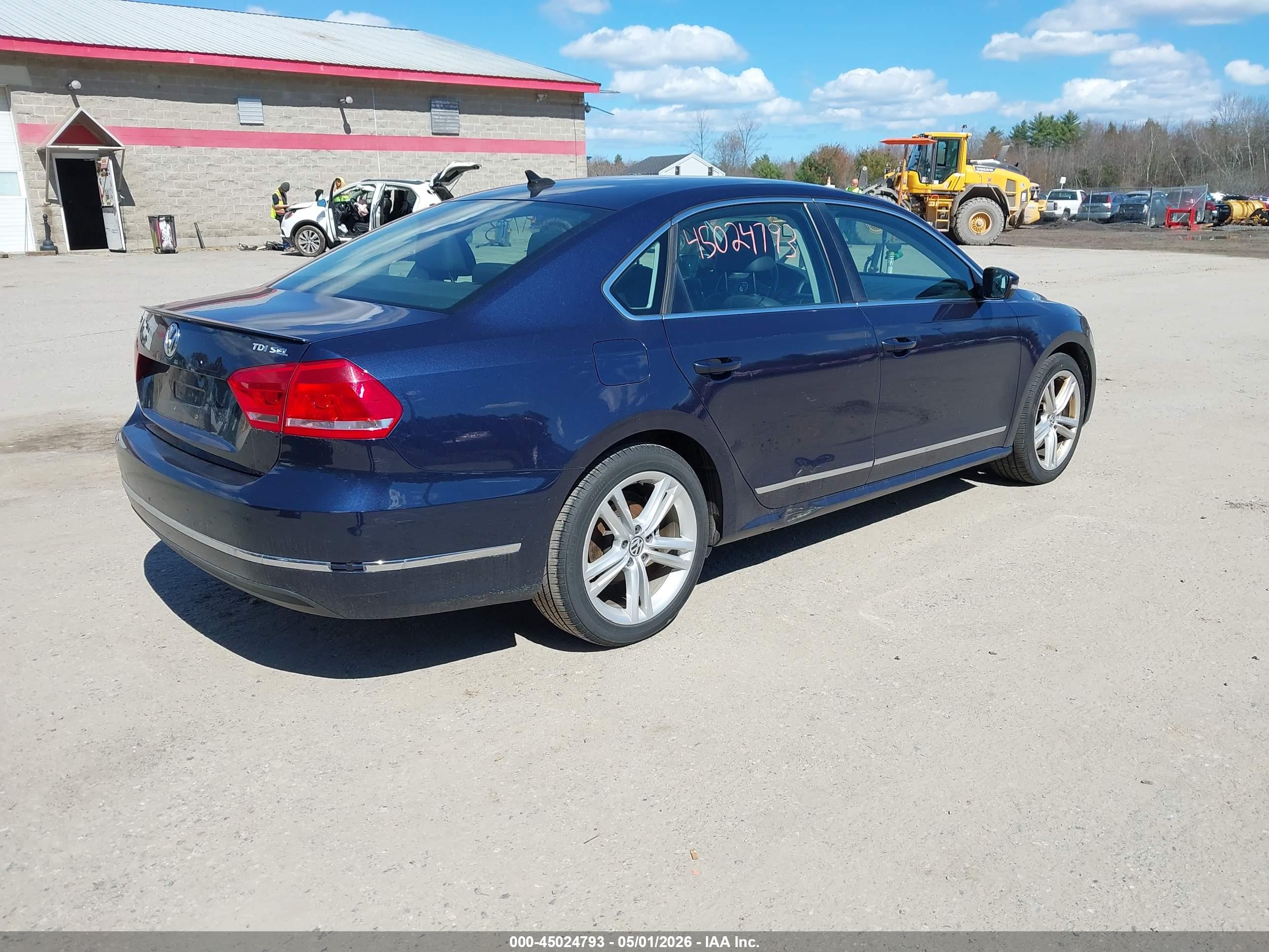 VOLKSWAGEN PASSAT image 4
