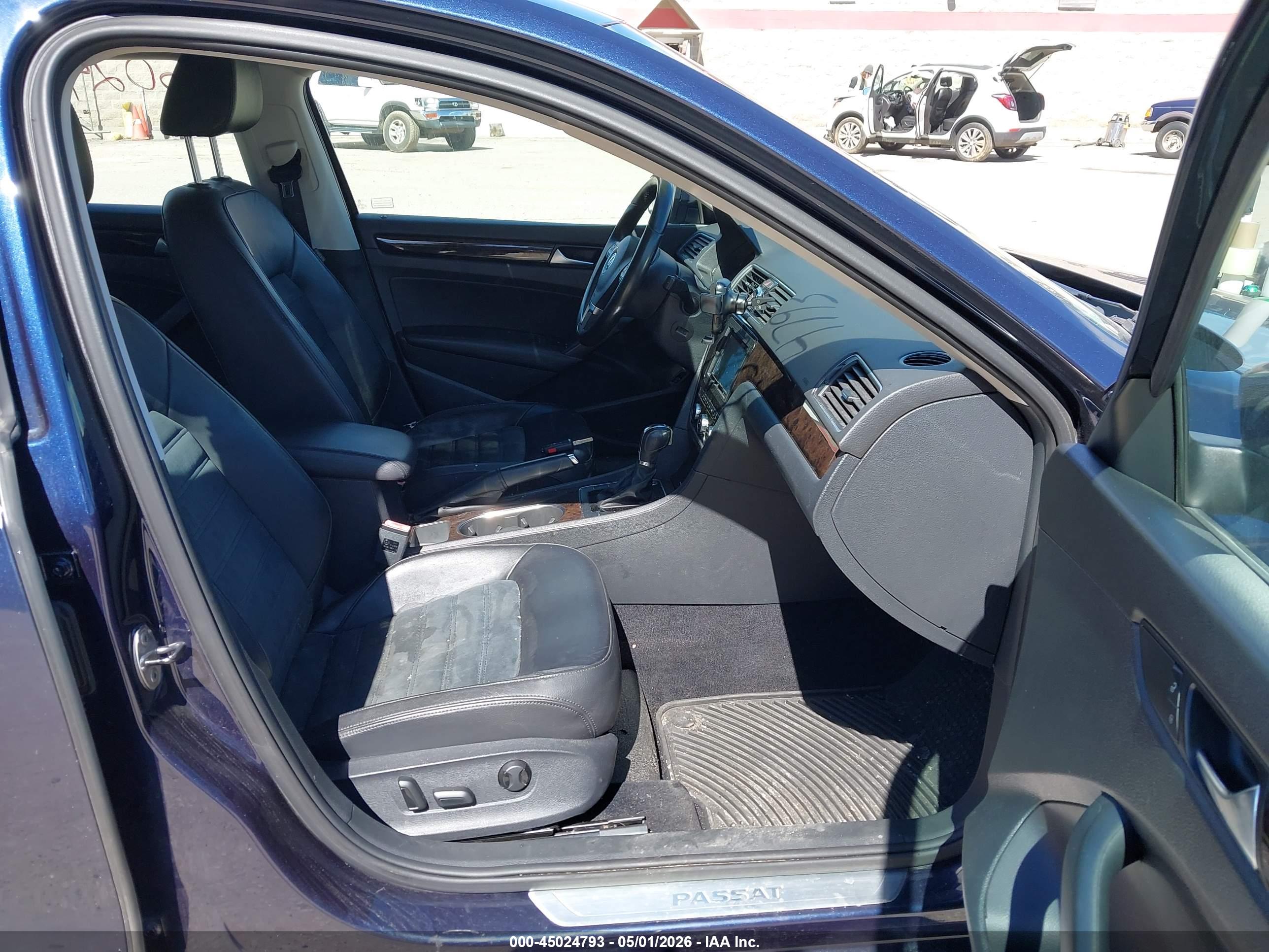 VOLKSWAGEN PASSAT image 5