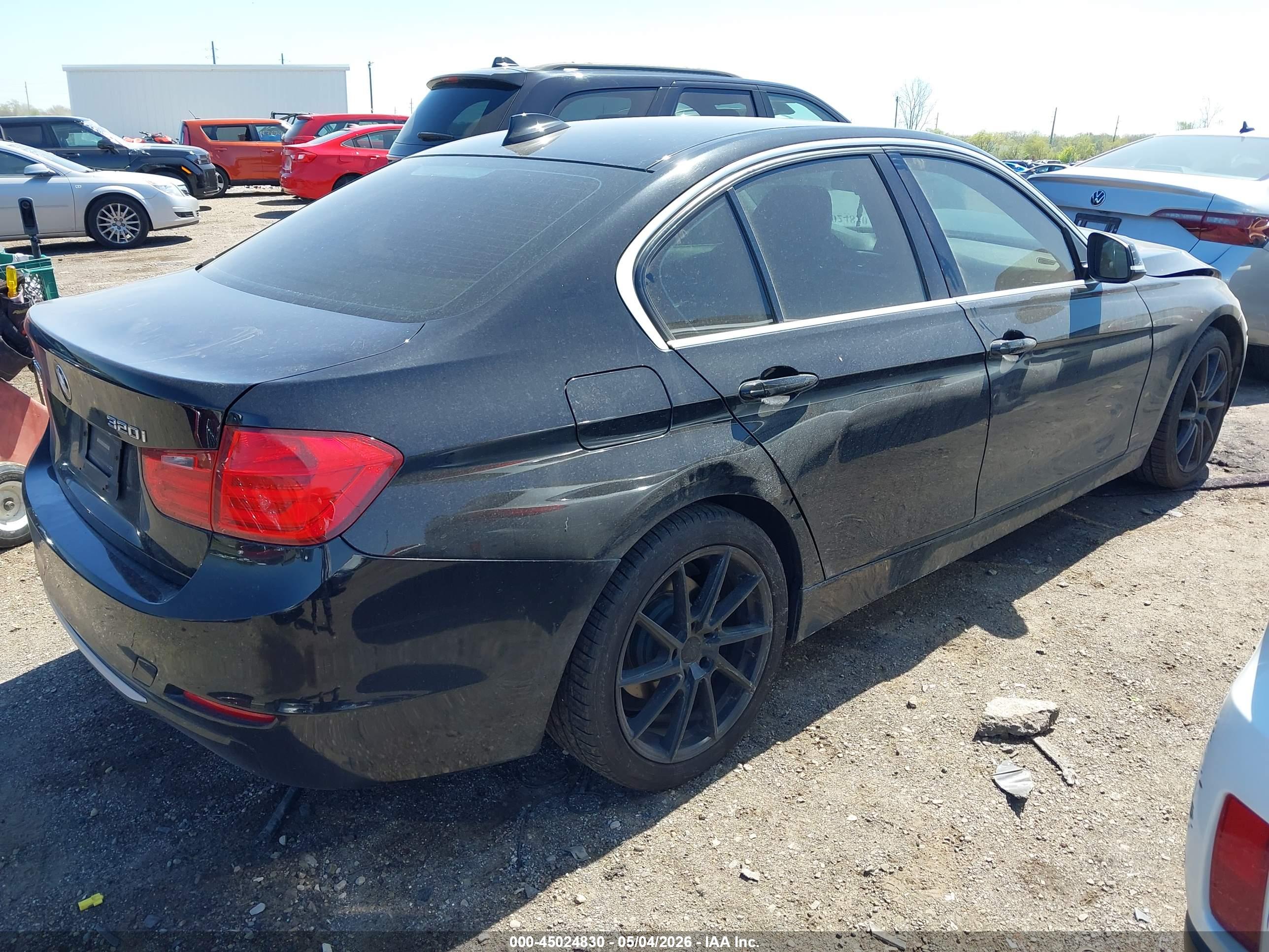 BMW 320I image 4