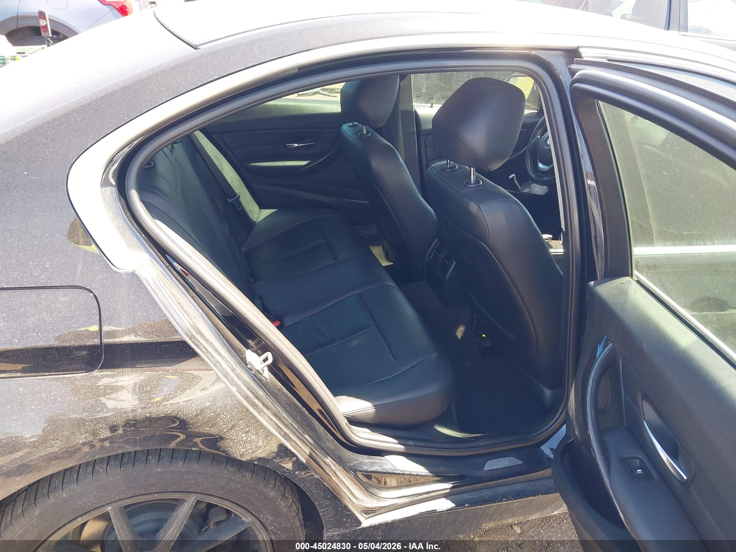 BMW 320I image 8