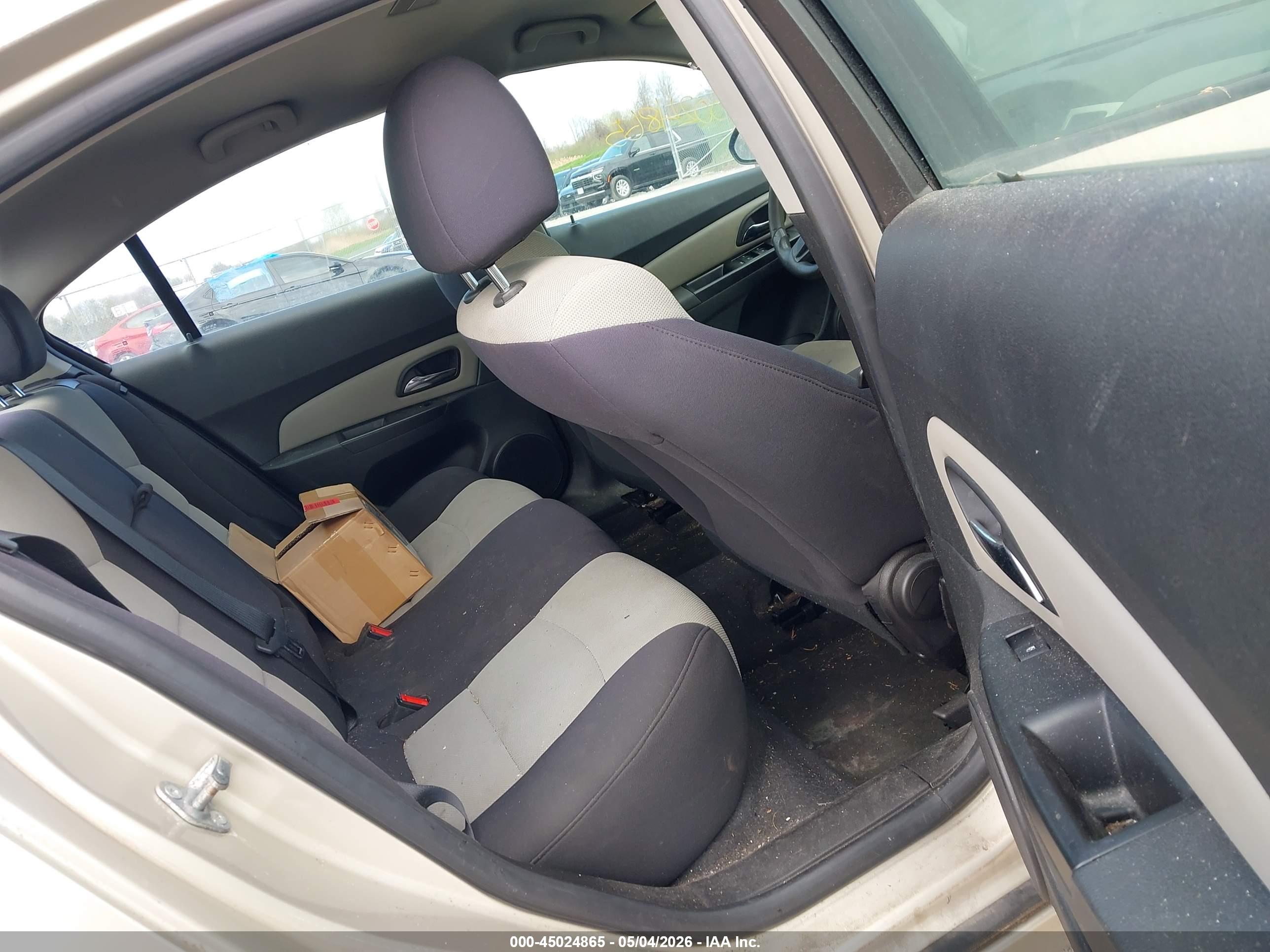 CHEVROLET CRUZE image 8