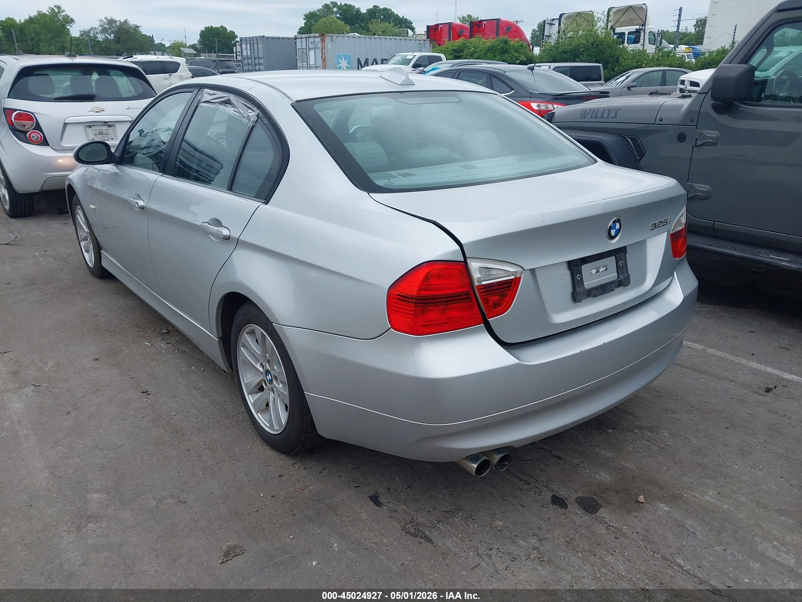 BMW 325I image 3