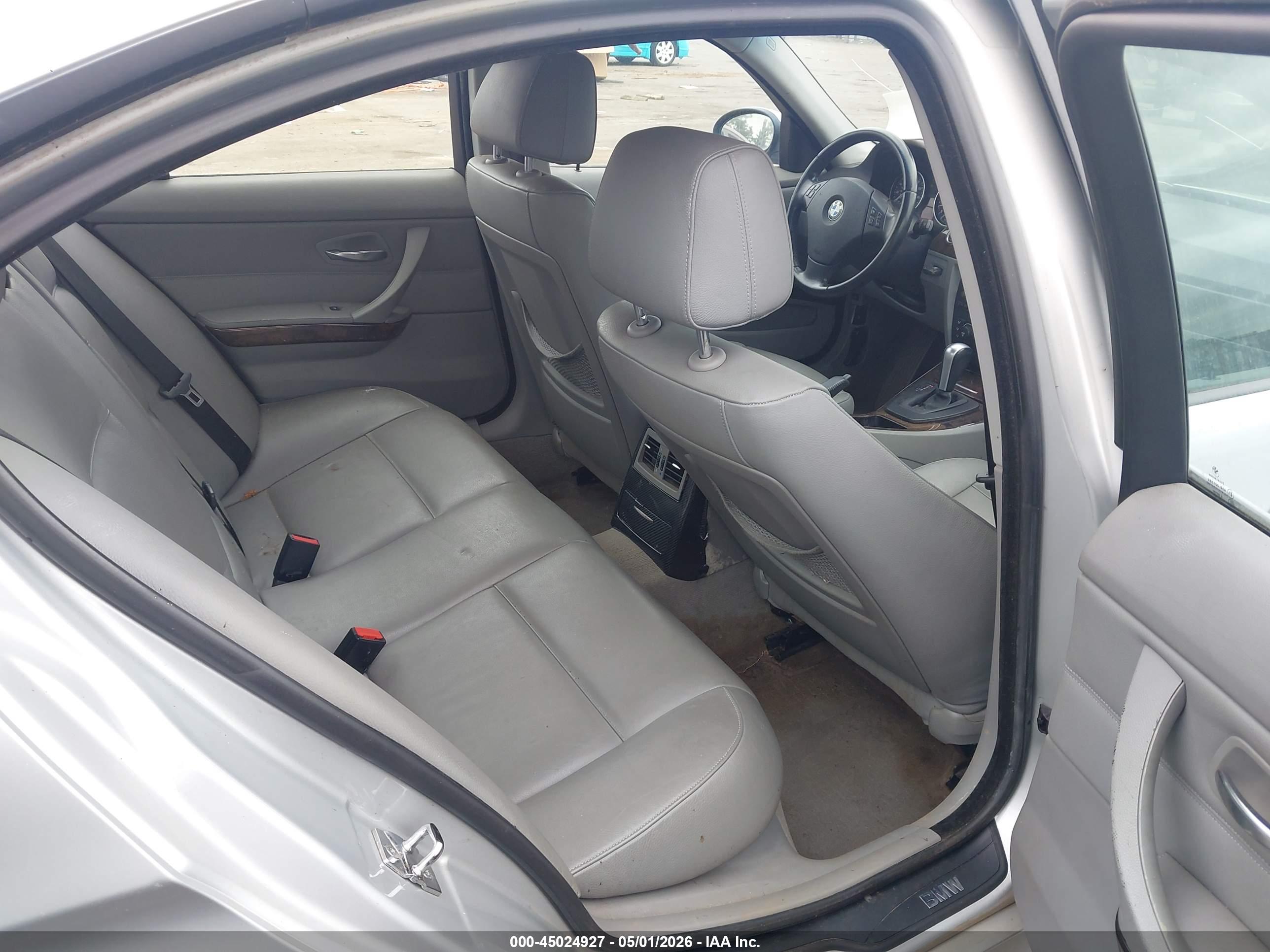 BMW 325I image 8
