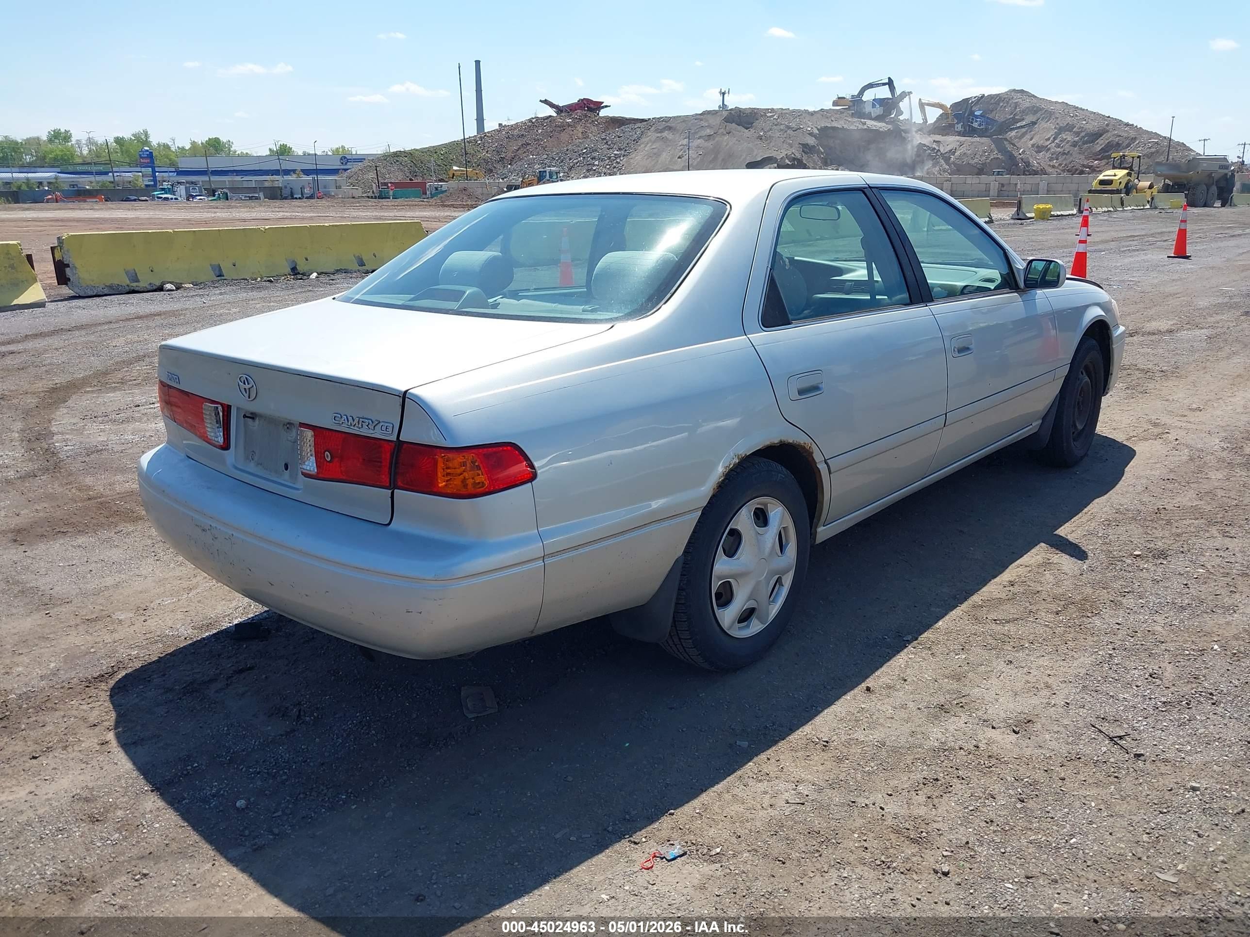TOYOTA CAMRY image 4