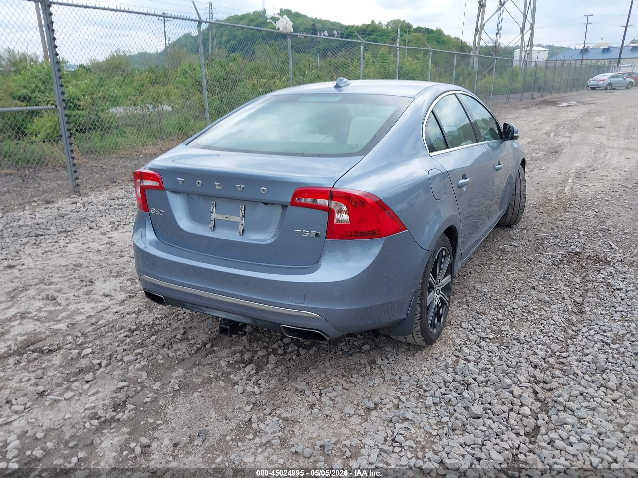 VOLVO S60 image 4