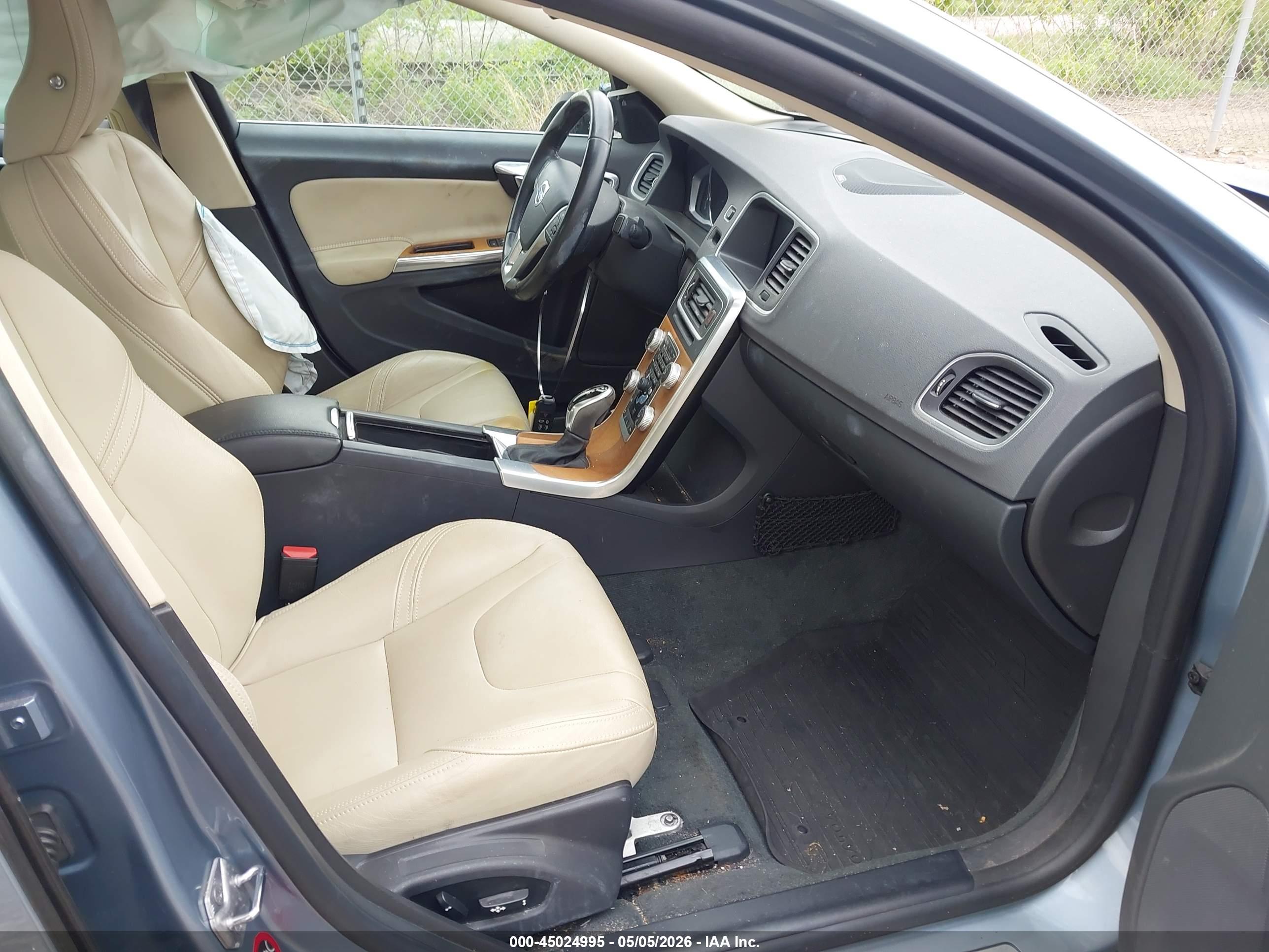 VOLVO S60 image 5