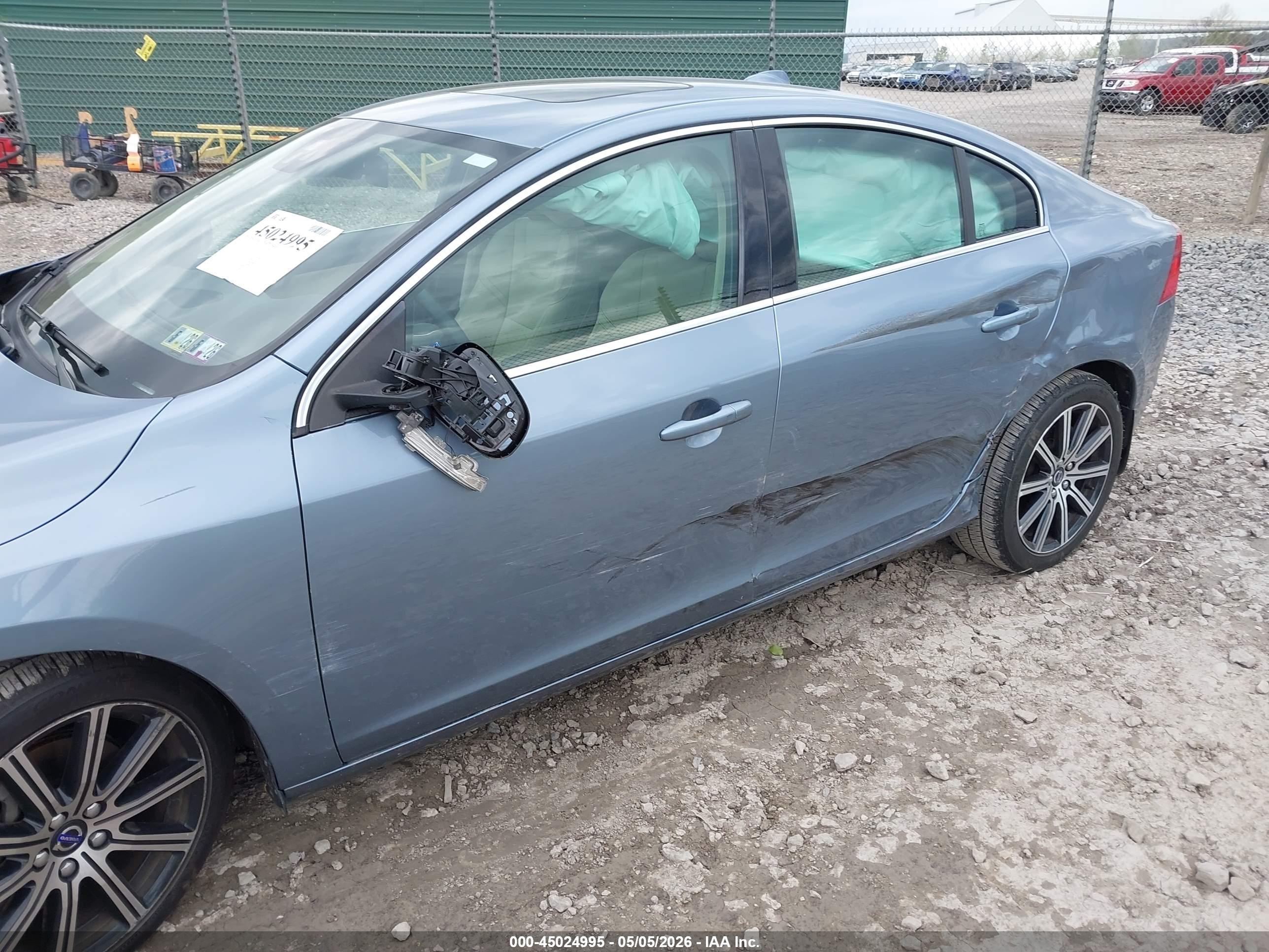 VOLVO S60 image 6