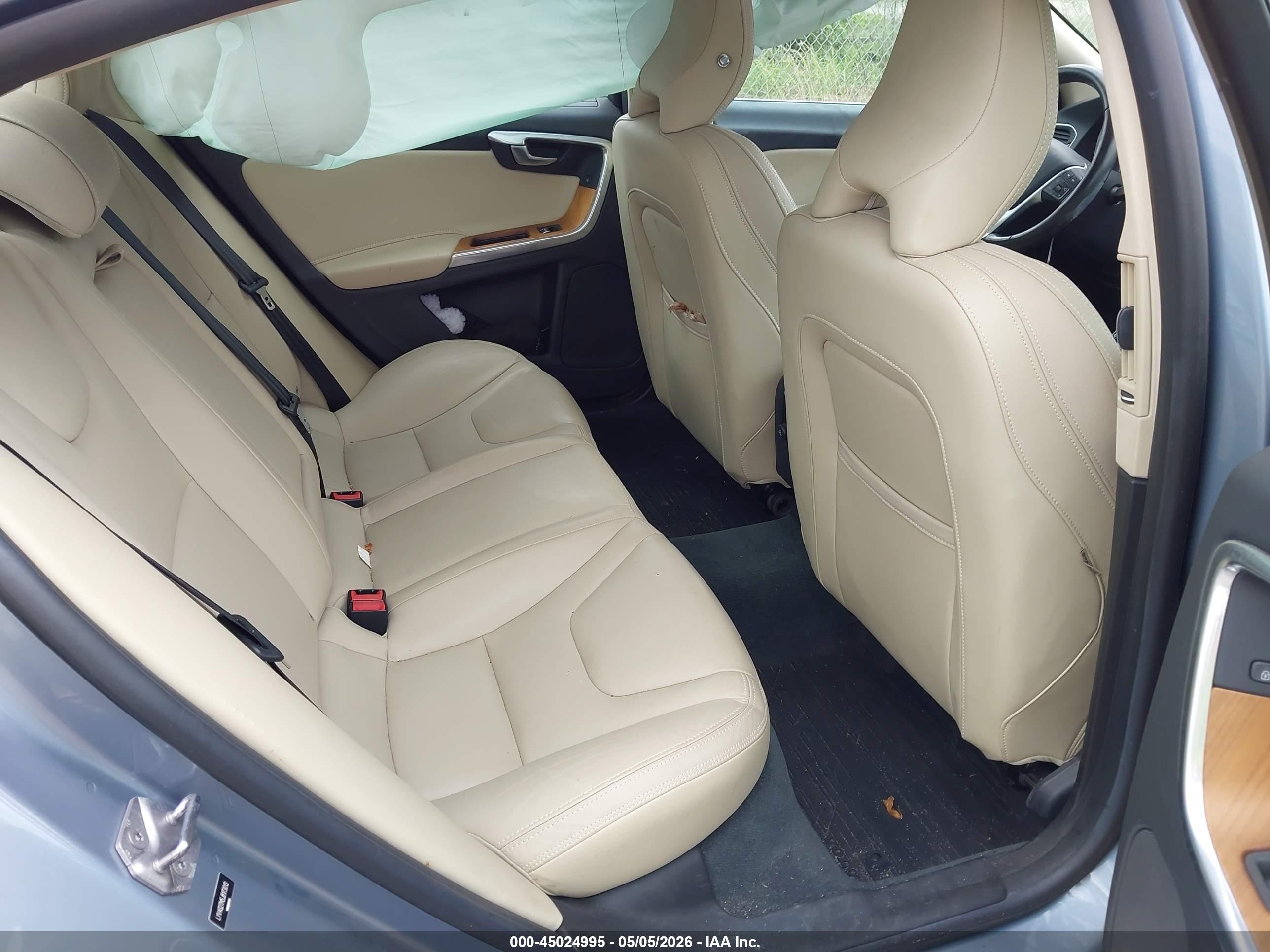 VOLVO S60 image 8