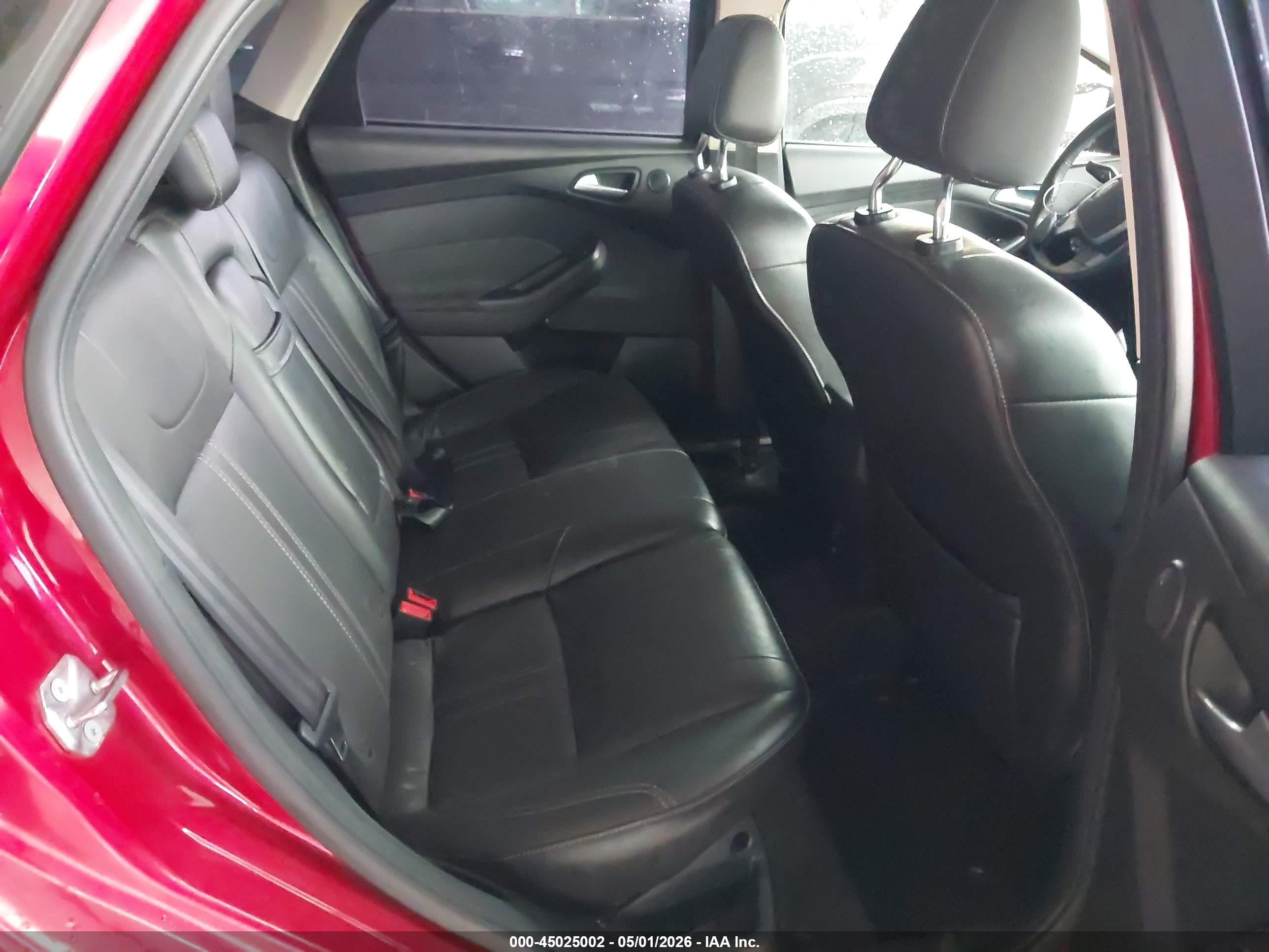 FORD FOCUS image 8