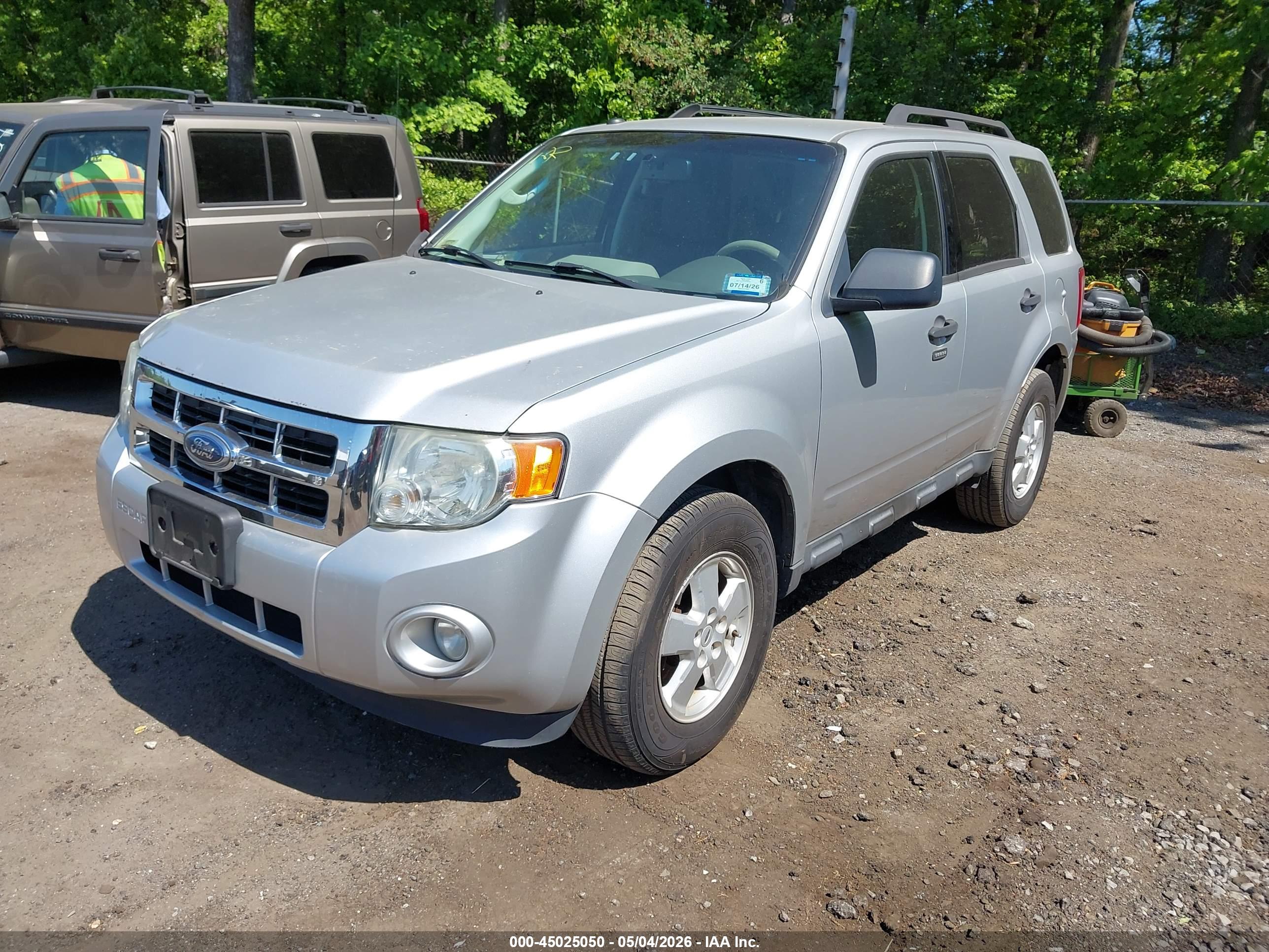 FORD ESCAPE image 2