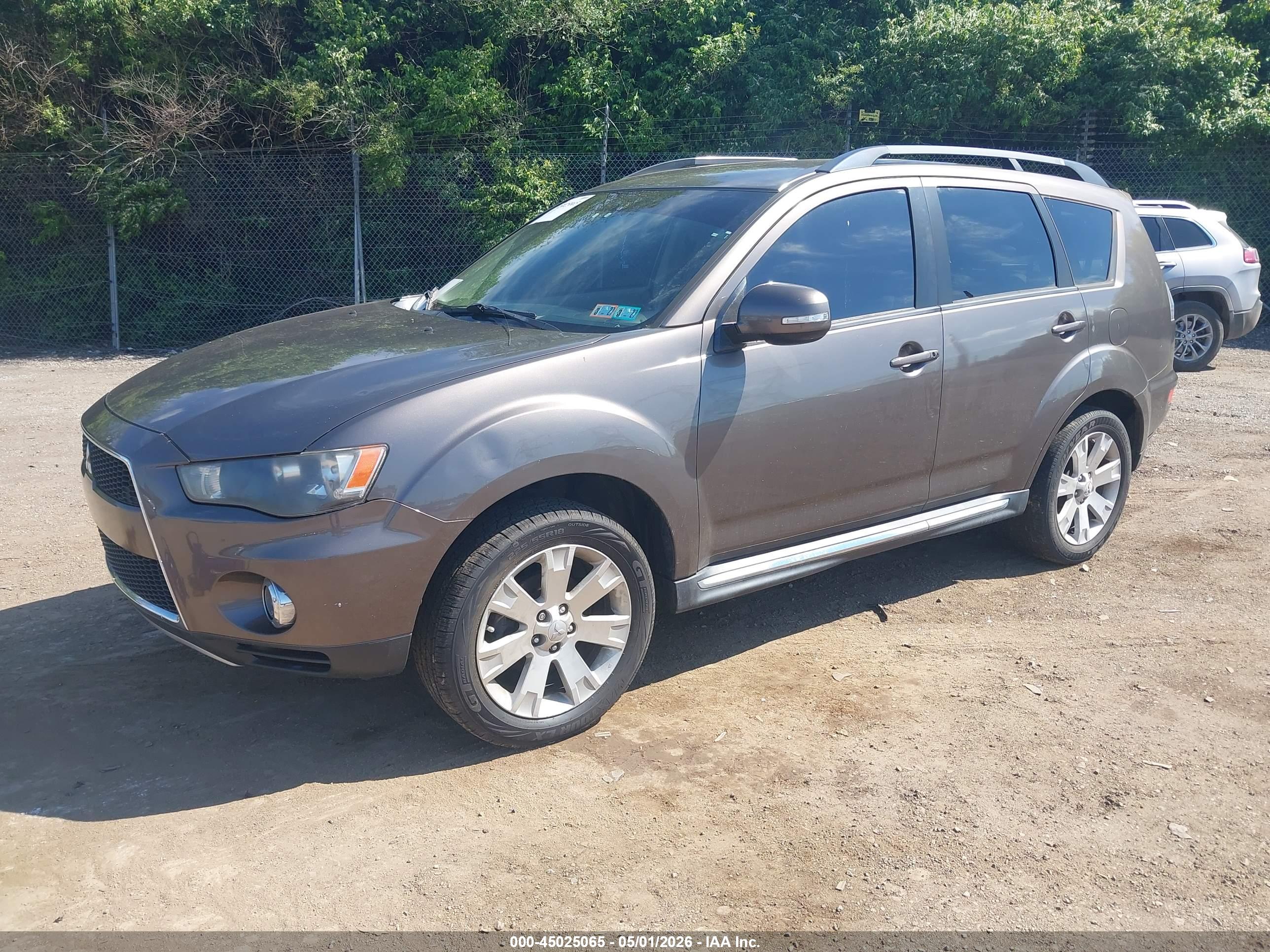 MITSUBISHI OUTLANDER image 2