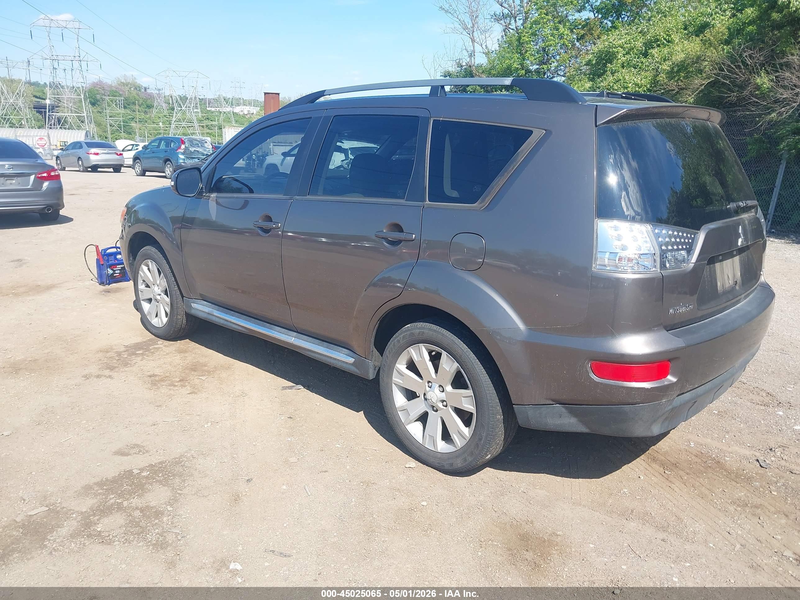 MITSUBISHI OUTLANDER image 3