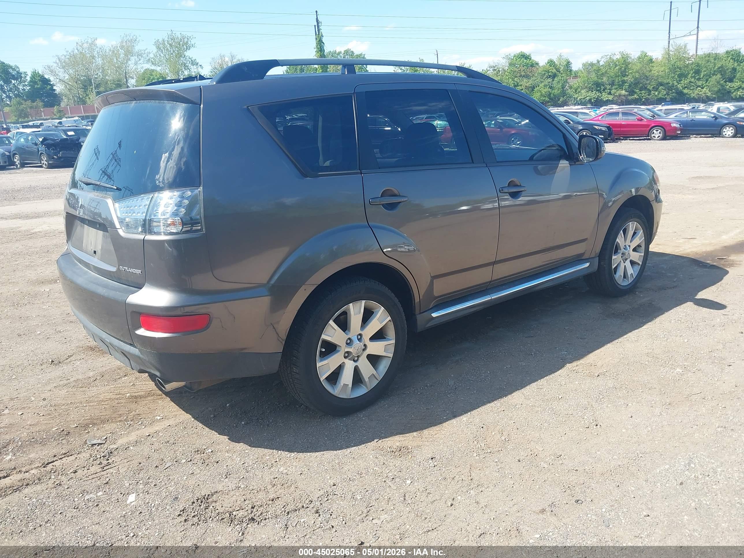 MITSUBISHI OUTLANDER image 4