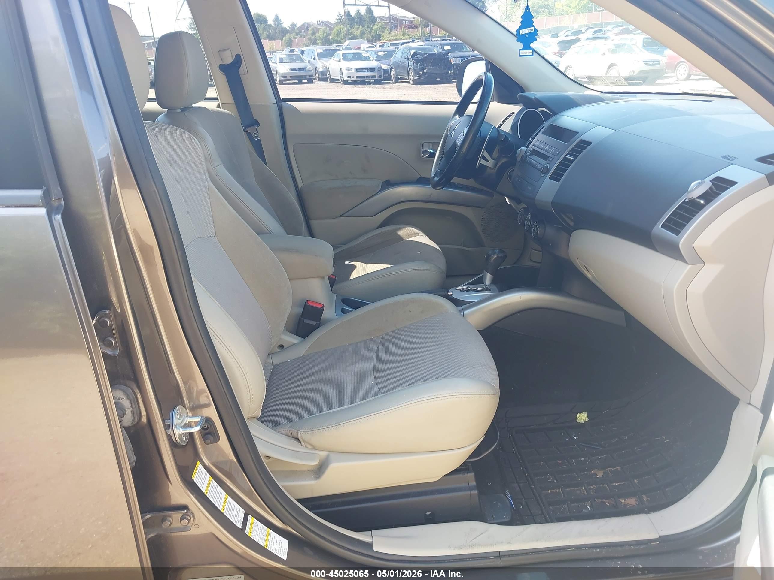 MITSUBISHI OUTLANDER image 5