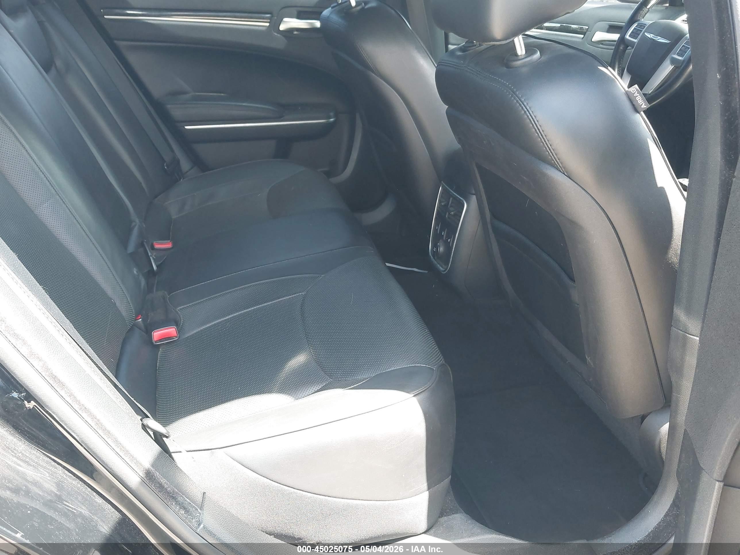 CHRYSLER 300C image 8