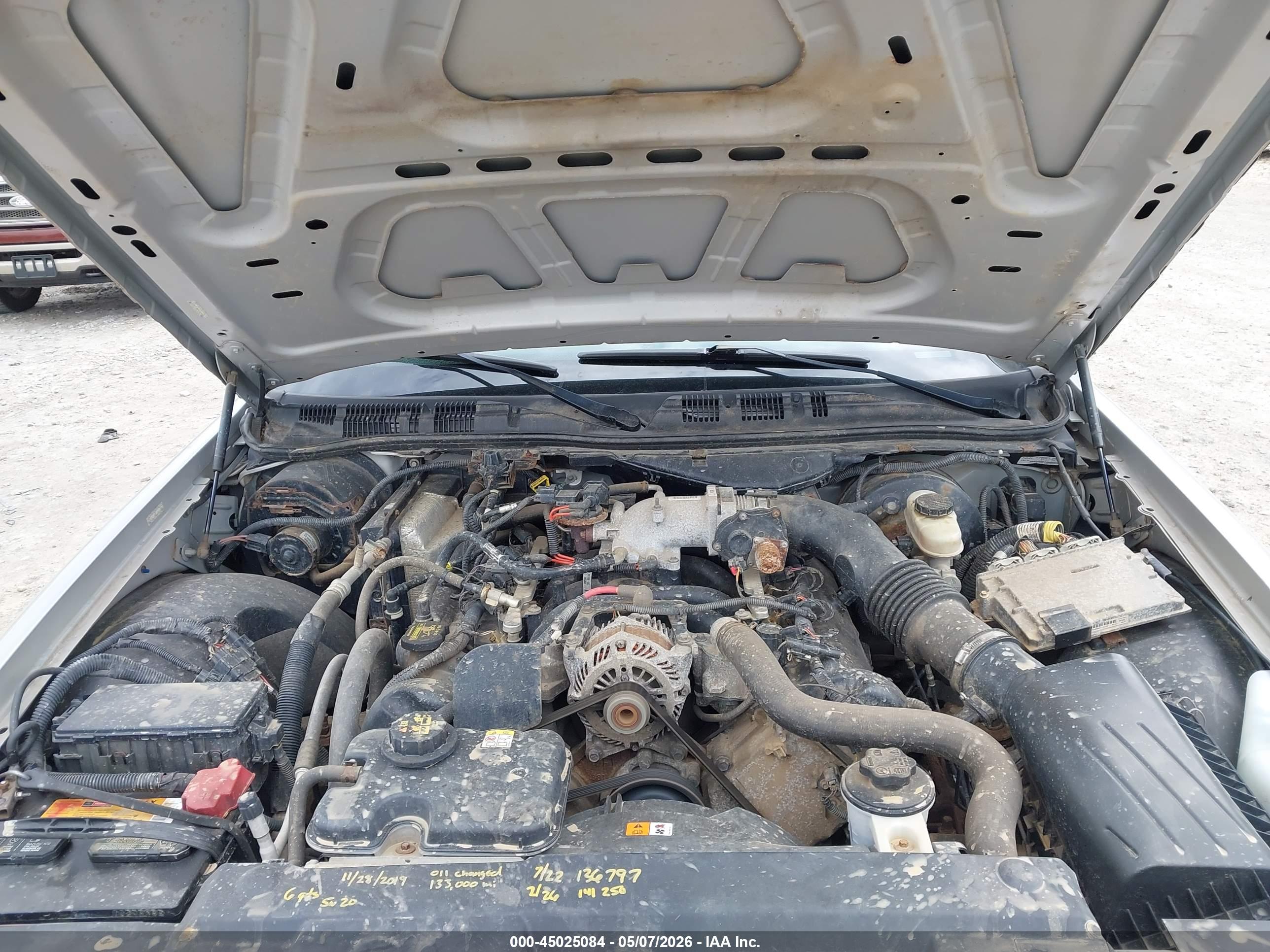 FORD CROWN image 10