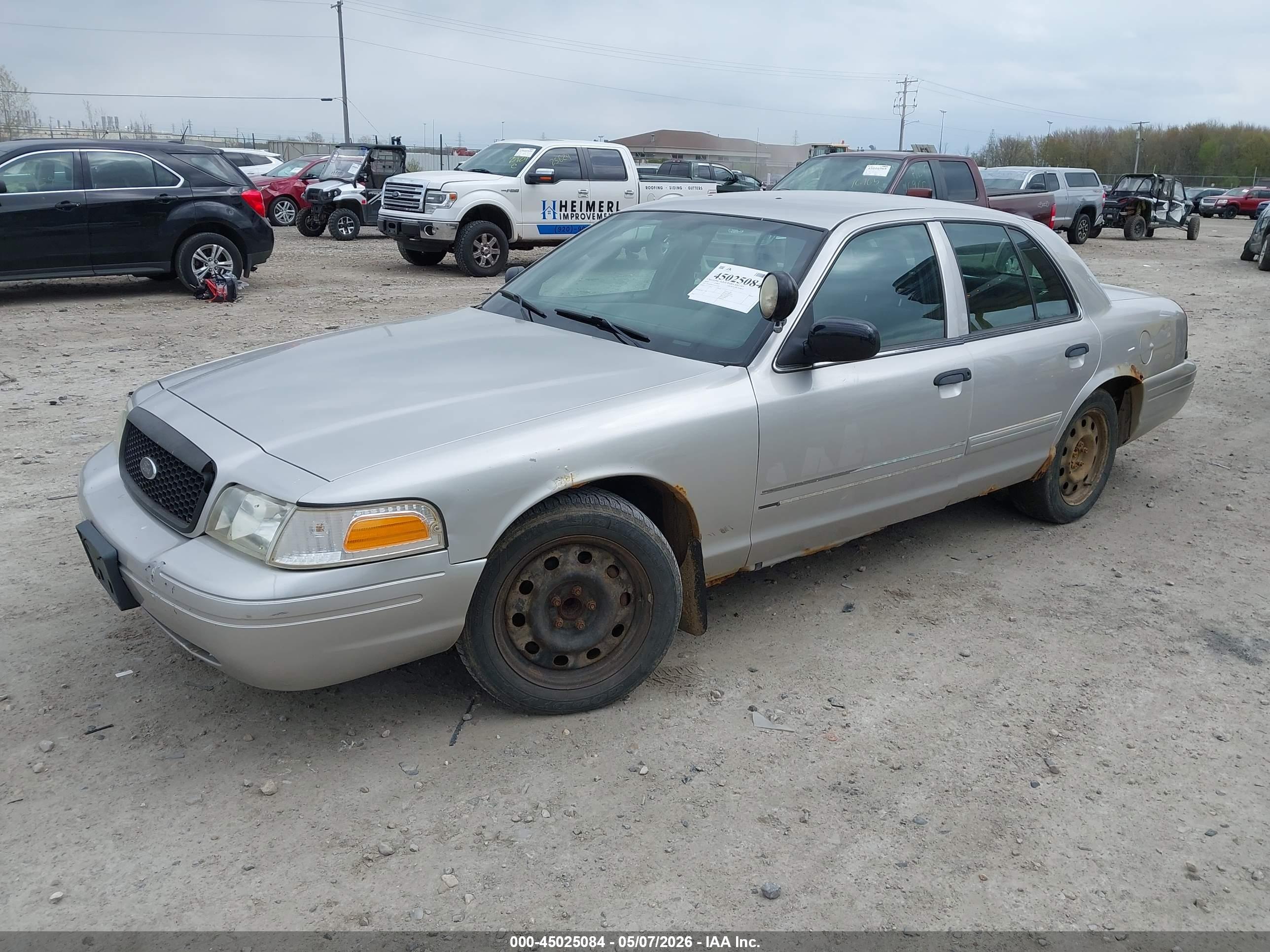 FORD CROWN image 2