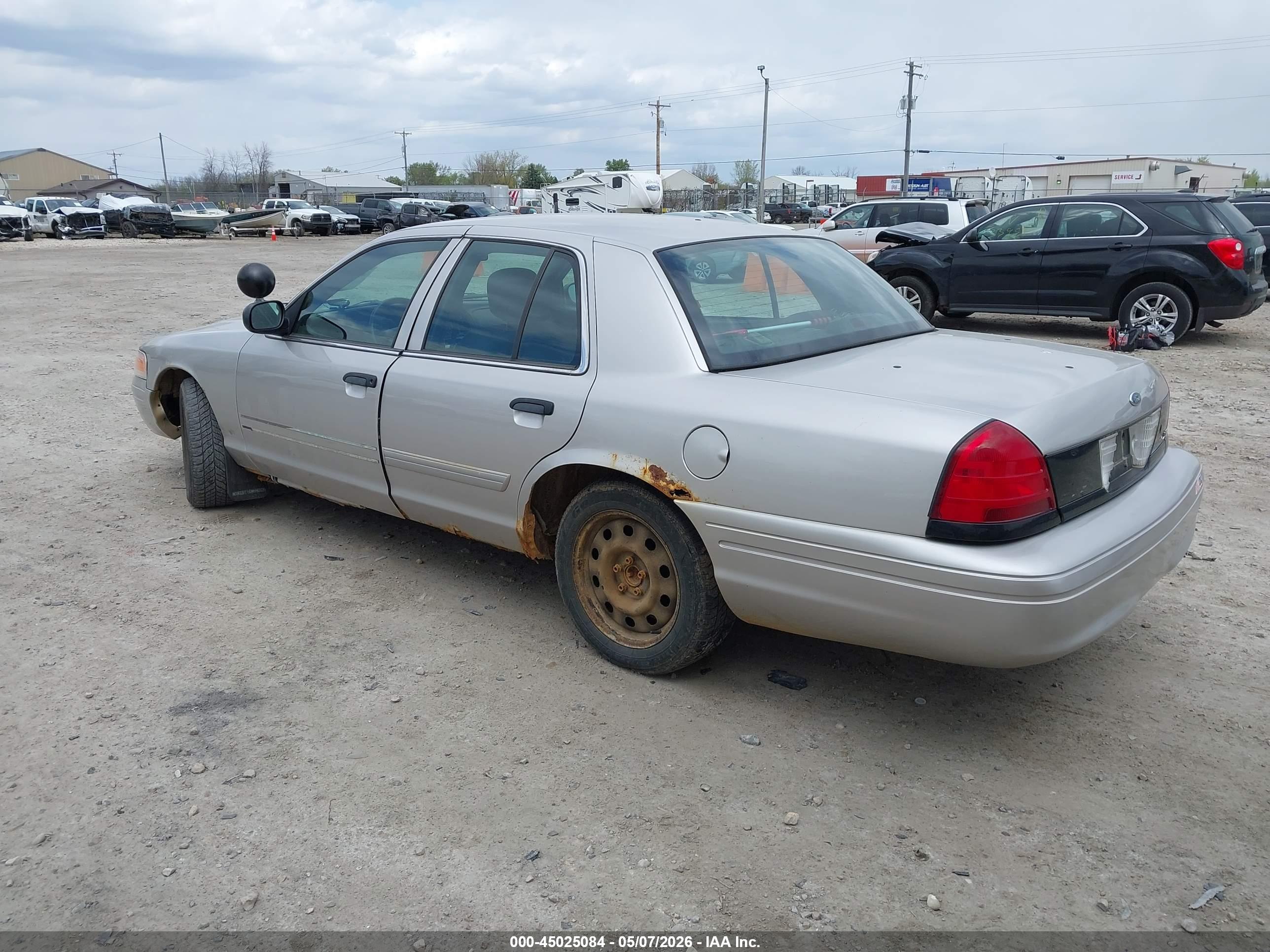 FORD CROWN image 3