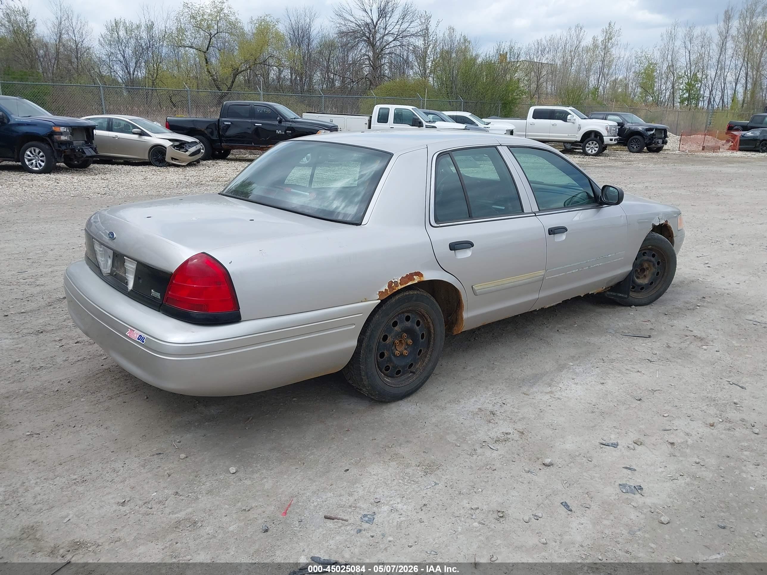 FORD CROWN image 4