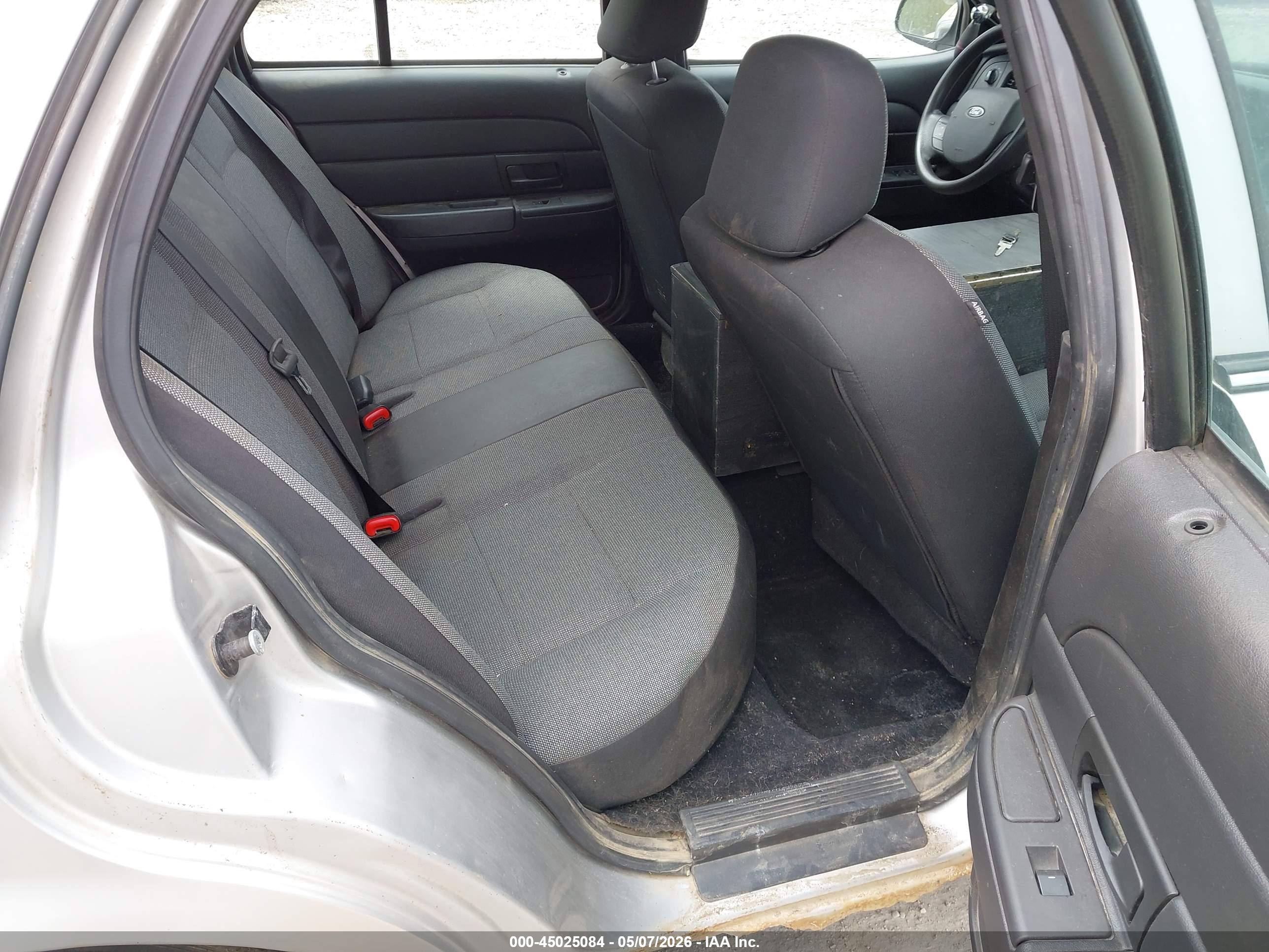 FORD CROWN image 8