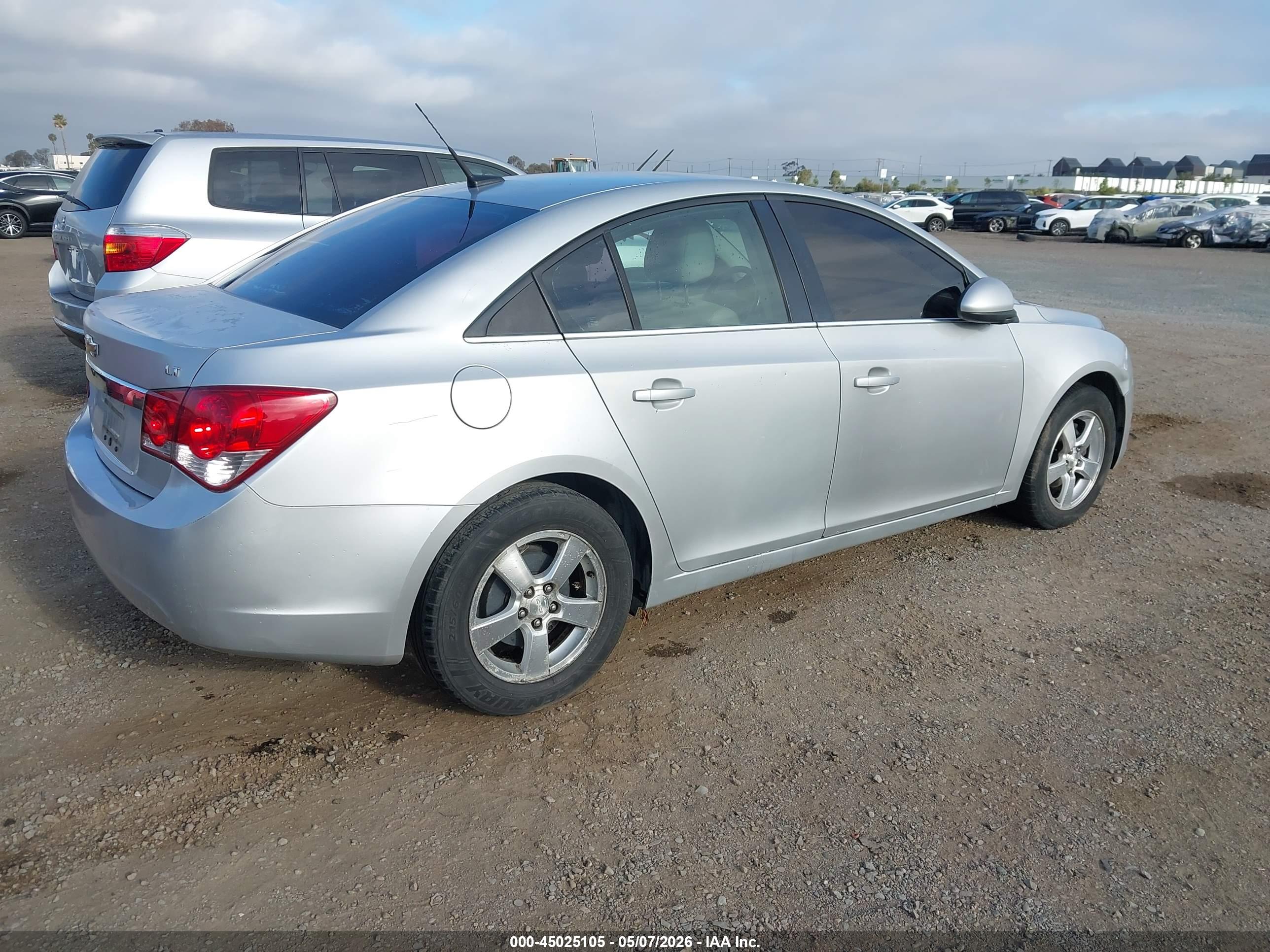 CHEVROLET CRUZE image 4