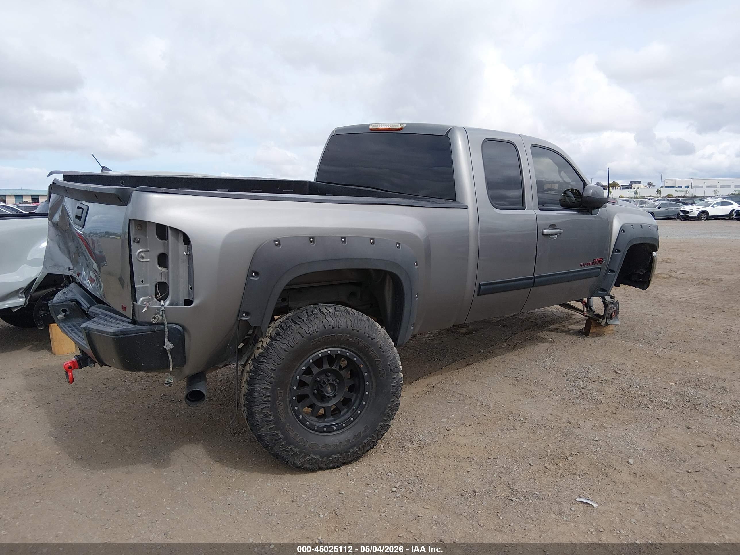 CHEVROLET SILVERADO image 4
