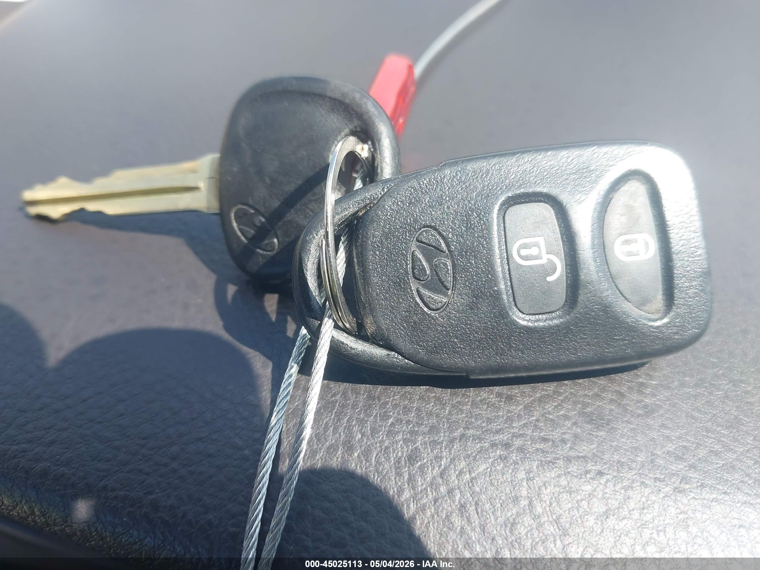 HYUNDAI SANTA image 11