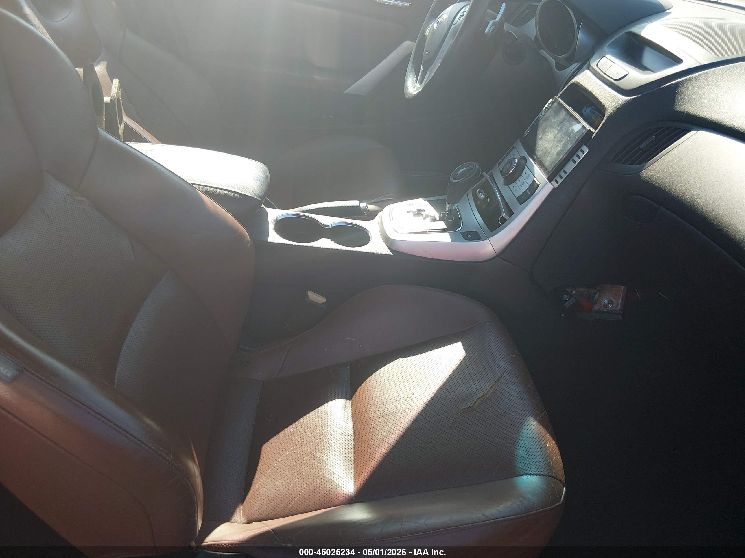 HYUNDAI GENESIS image 5