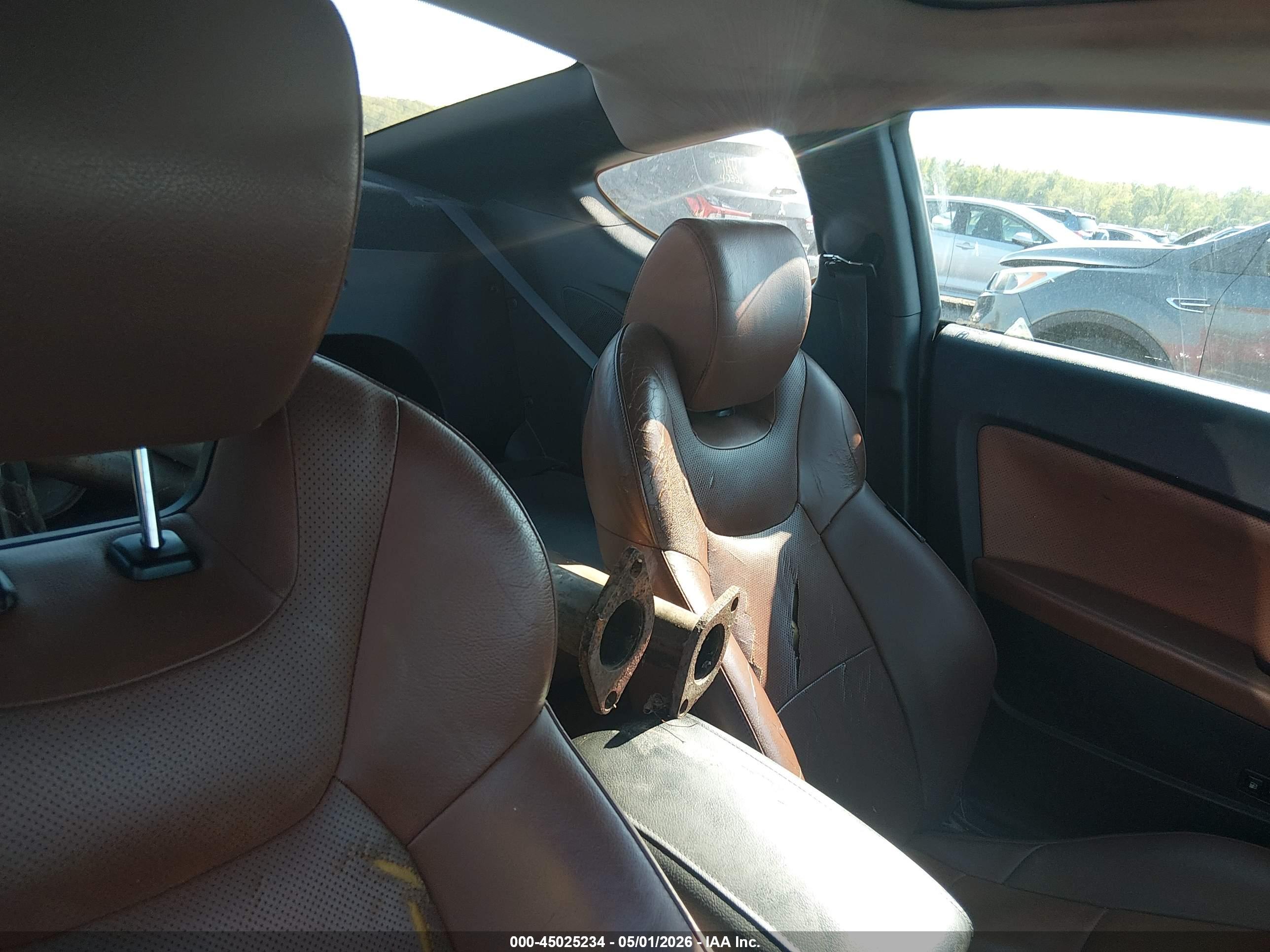 HYUNDAI GENESIS image 8
