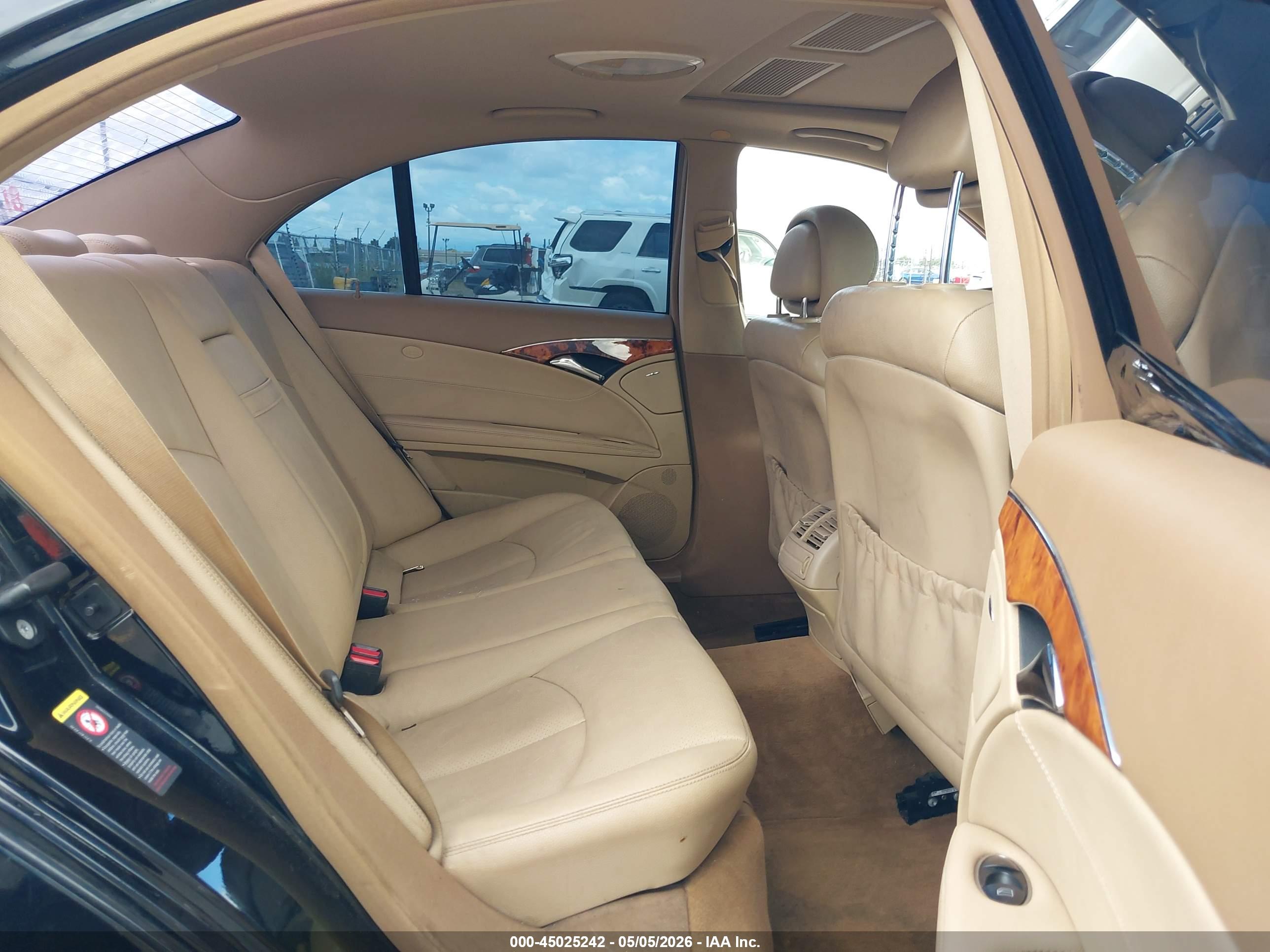 MERCEDES-BENZ E image 8