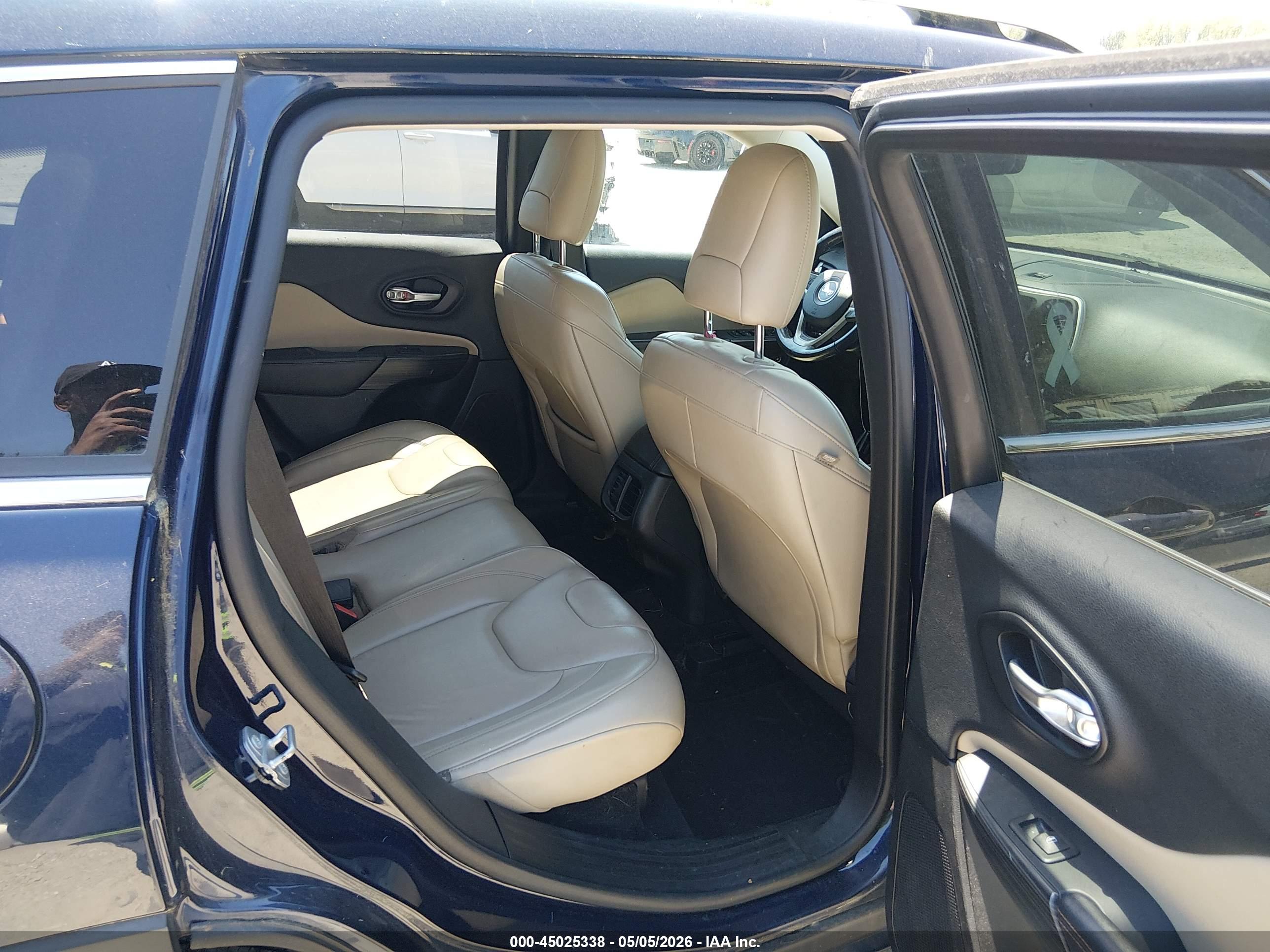 JEEP CHEROKEE image 8
