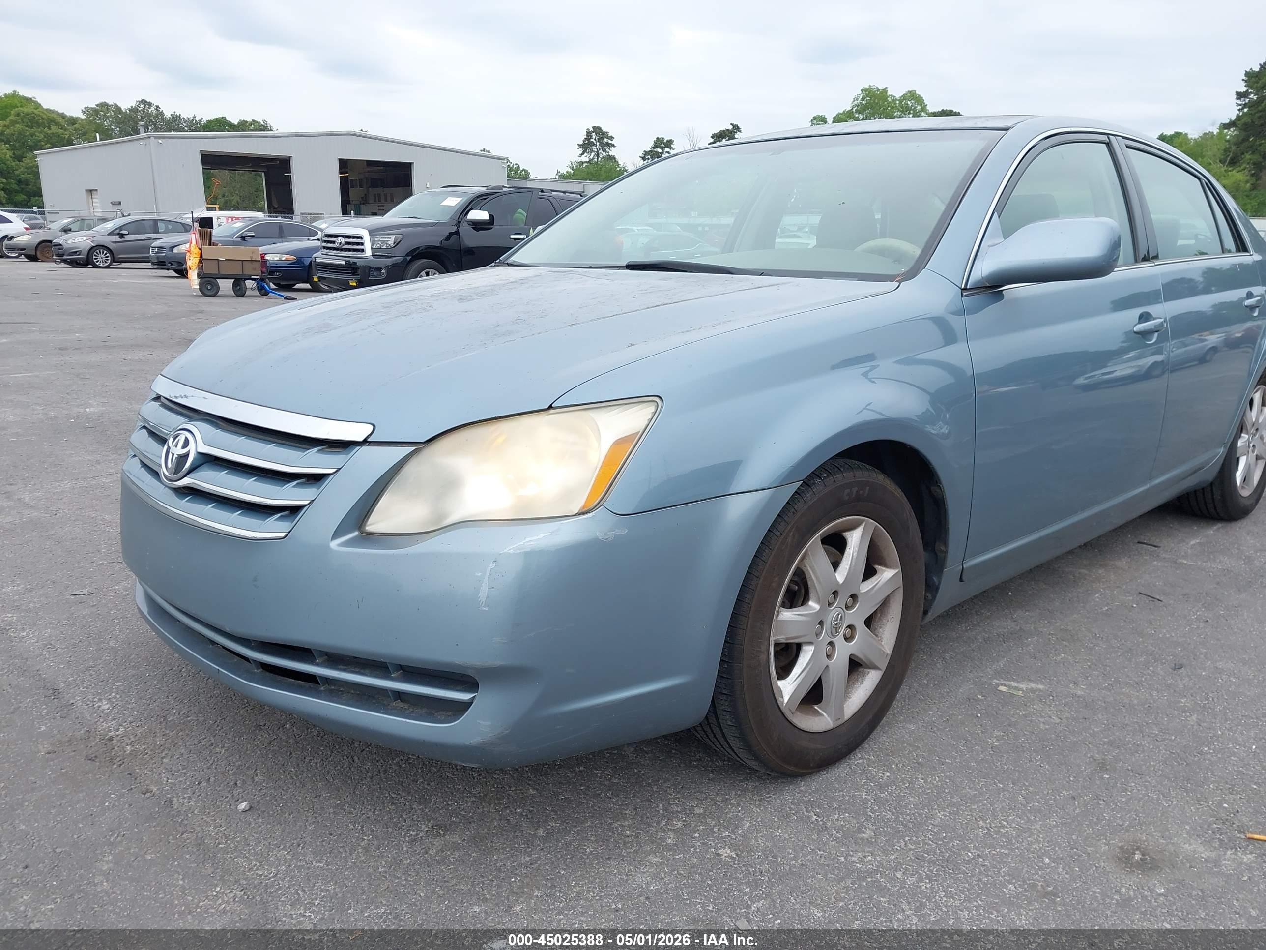 TOYOTA AVALON image 6