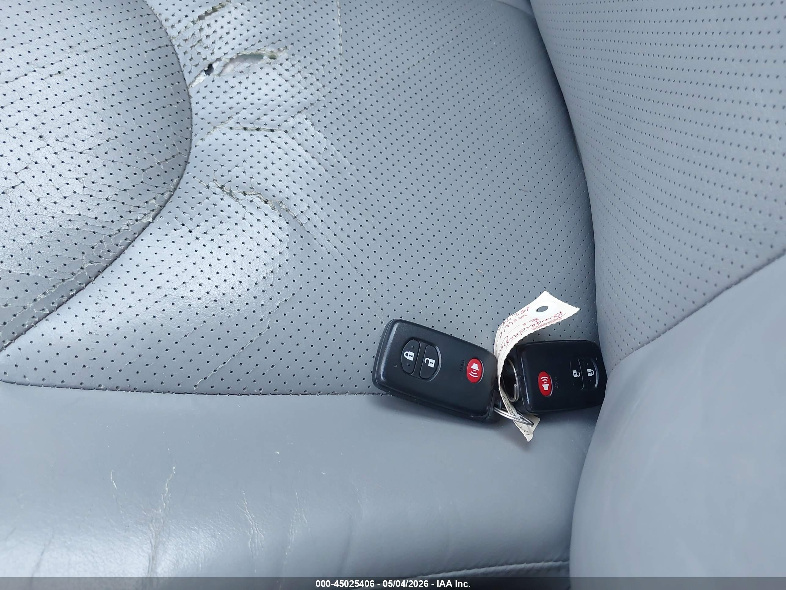 TOYOTA RAV4 image 11