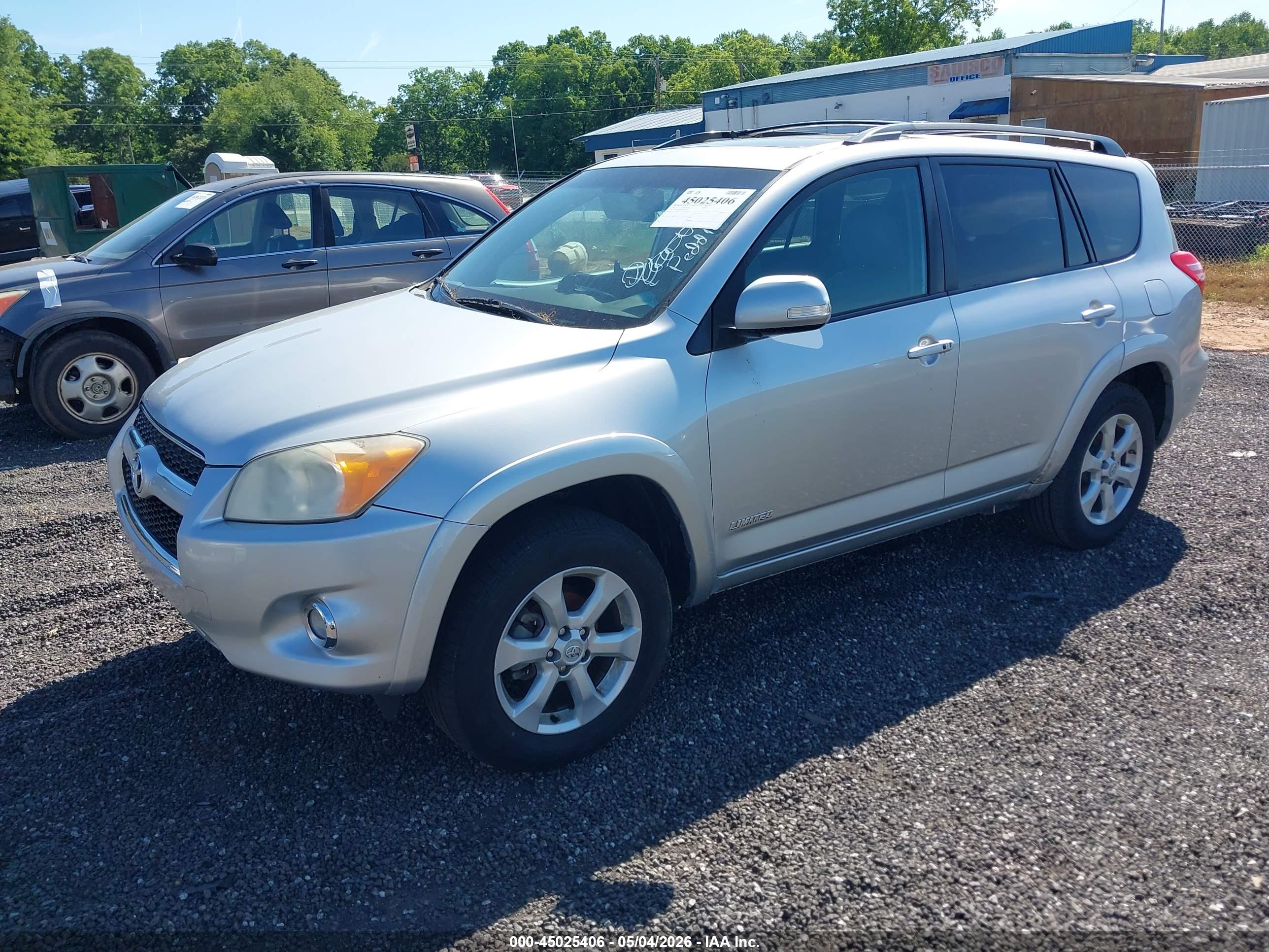 TOYOTA RAV4 image 2