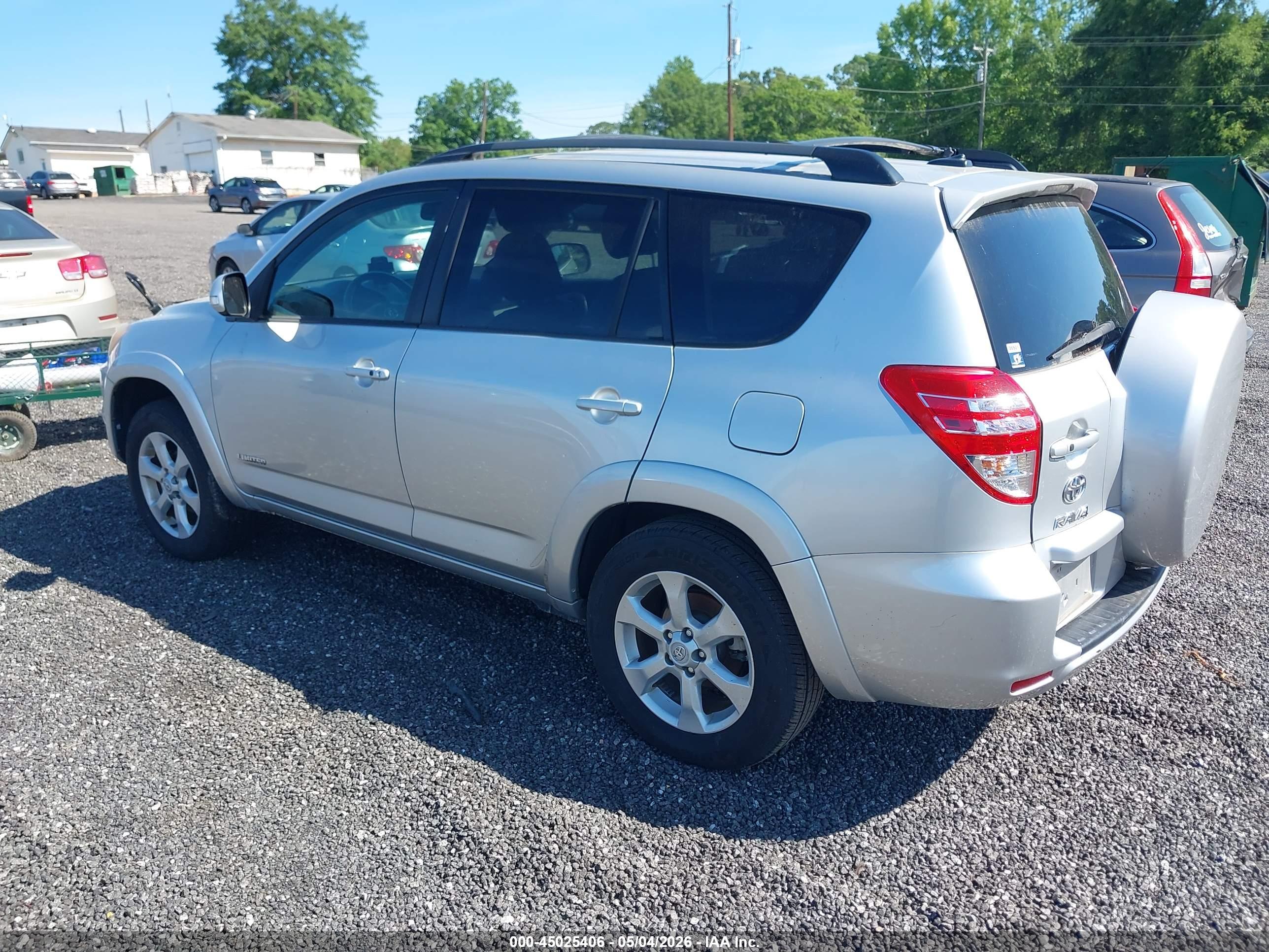 TOYOTA RAV4 image 3