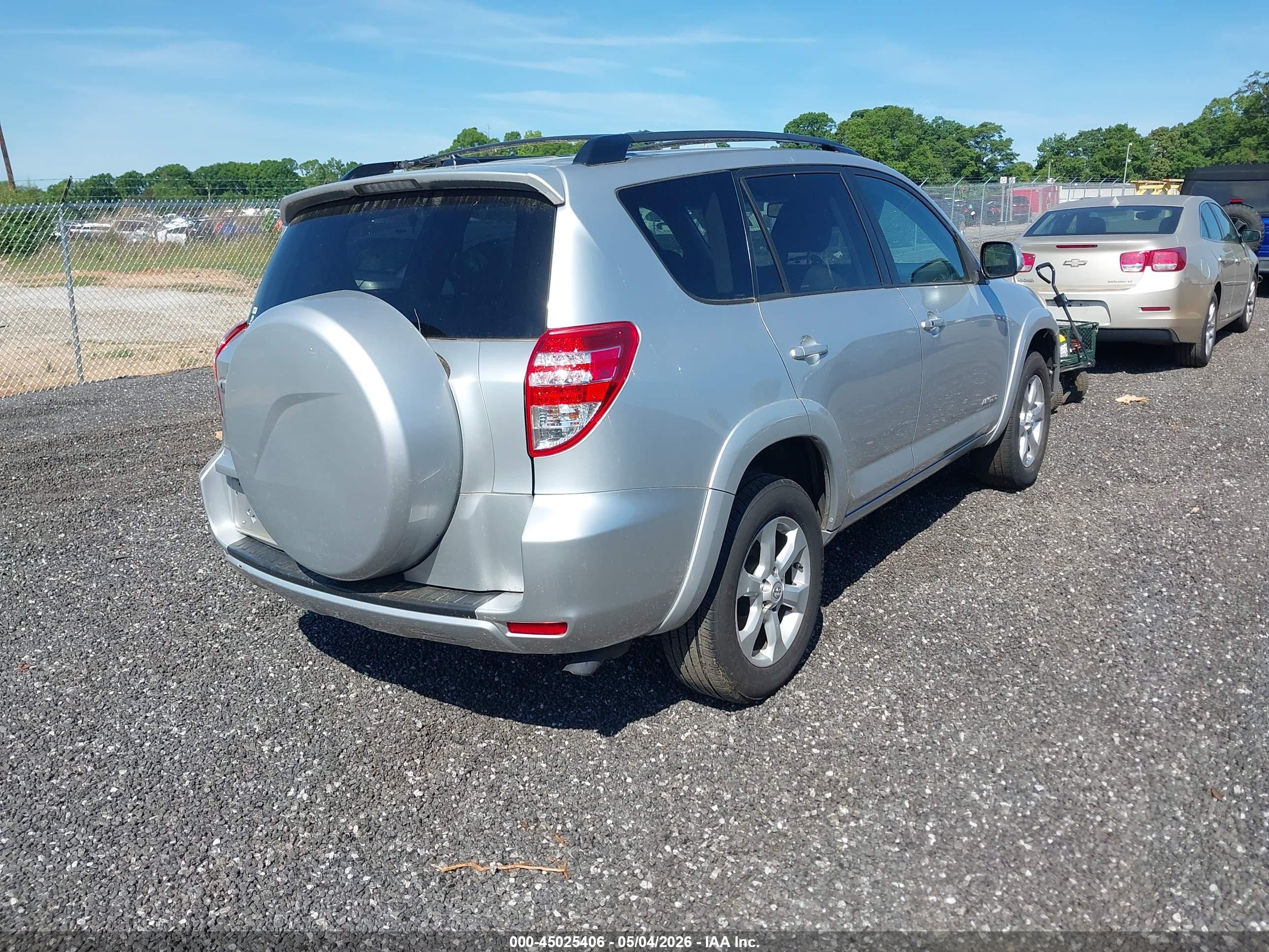 TOYOTA RAV4 image 4
