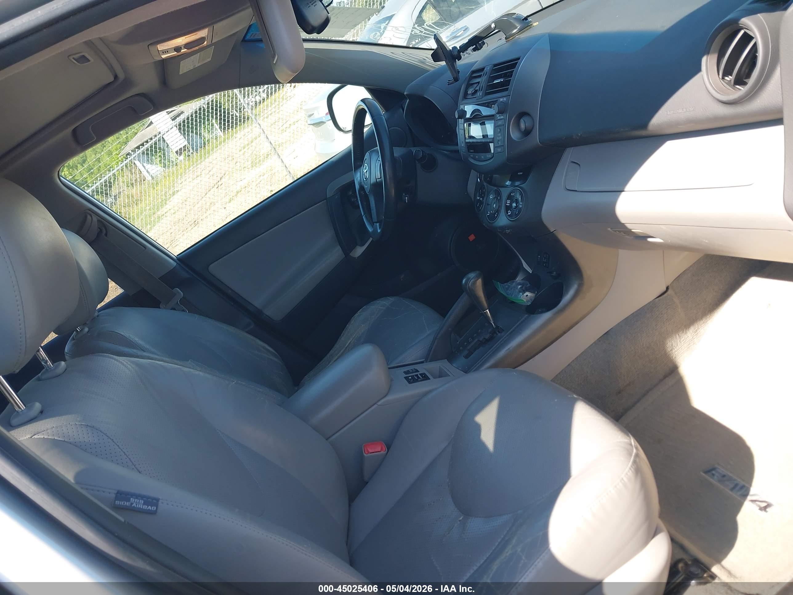 TOYOTA RAV4 image 5