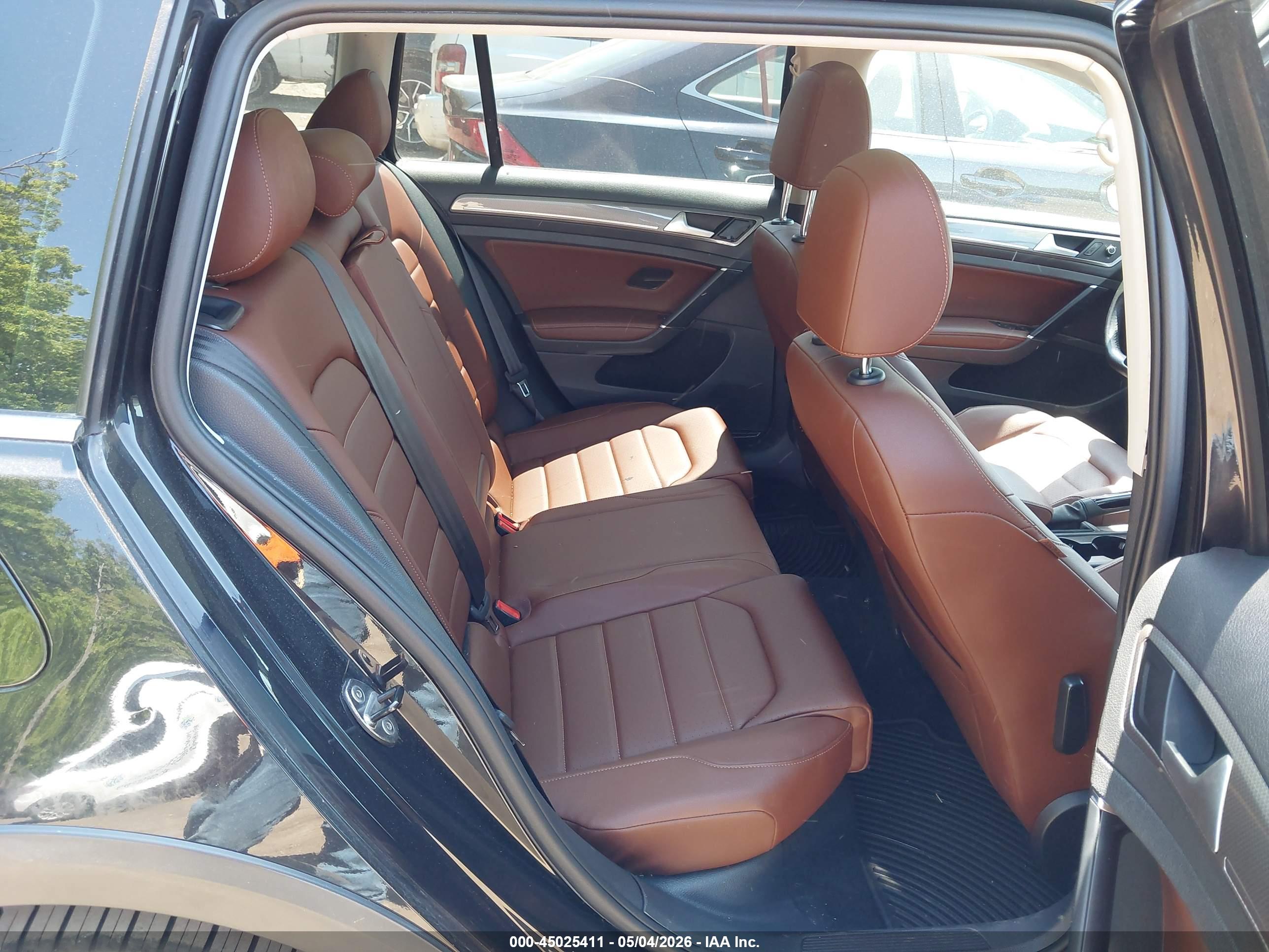VOLKSWAGEN GOLF image 8