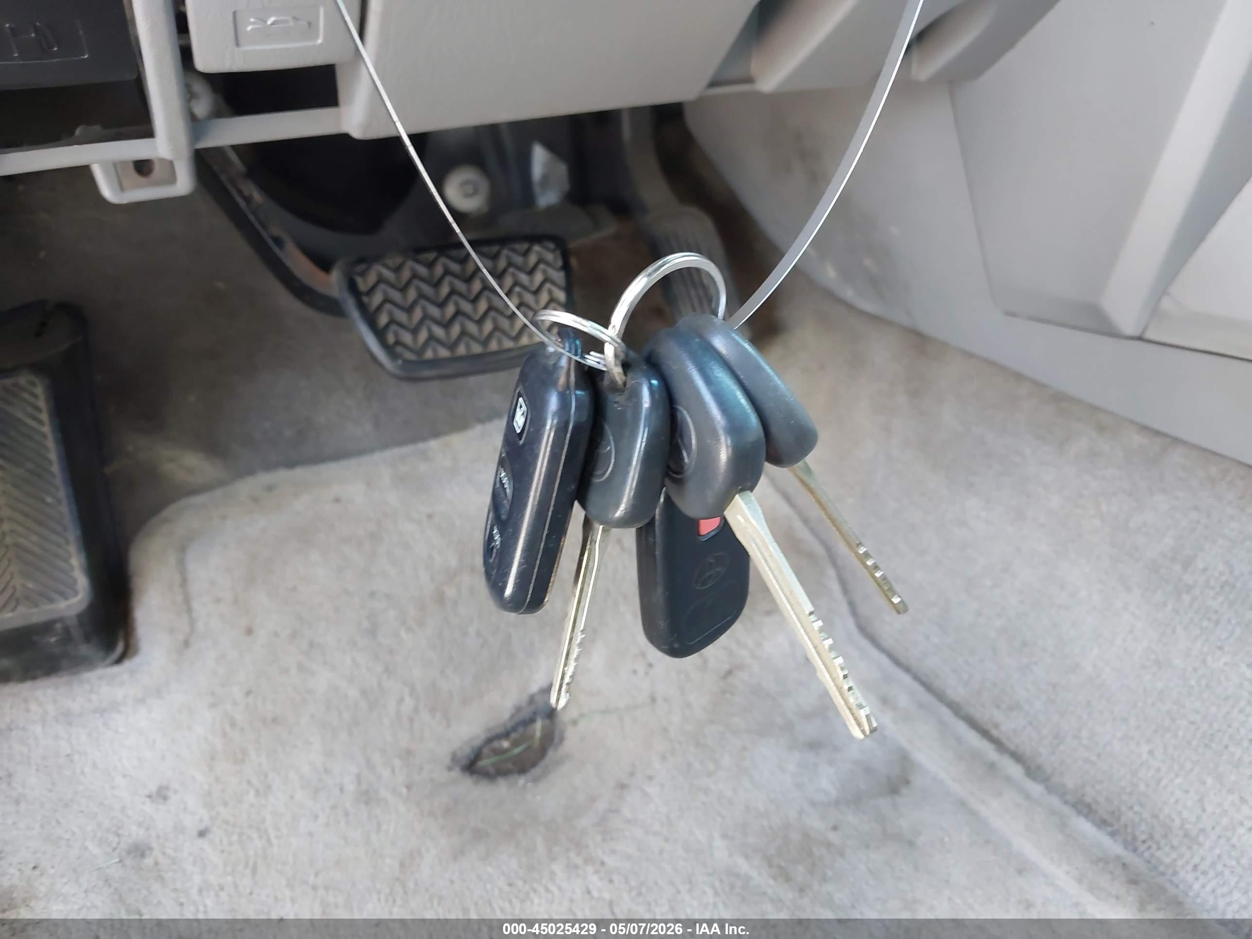 TOYOTA 4RUNNER image 11