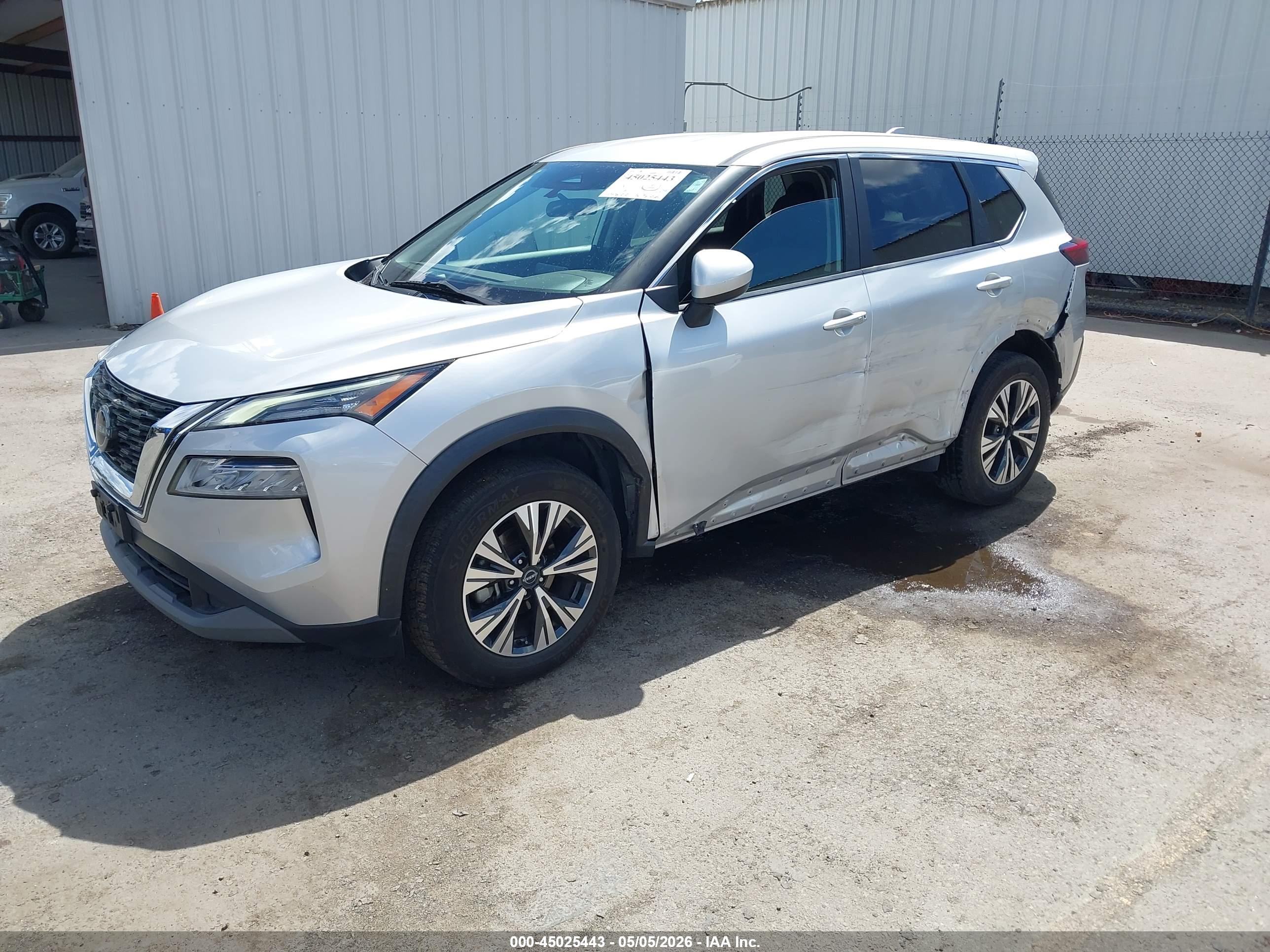 NISSAN ROGUE image 2