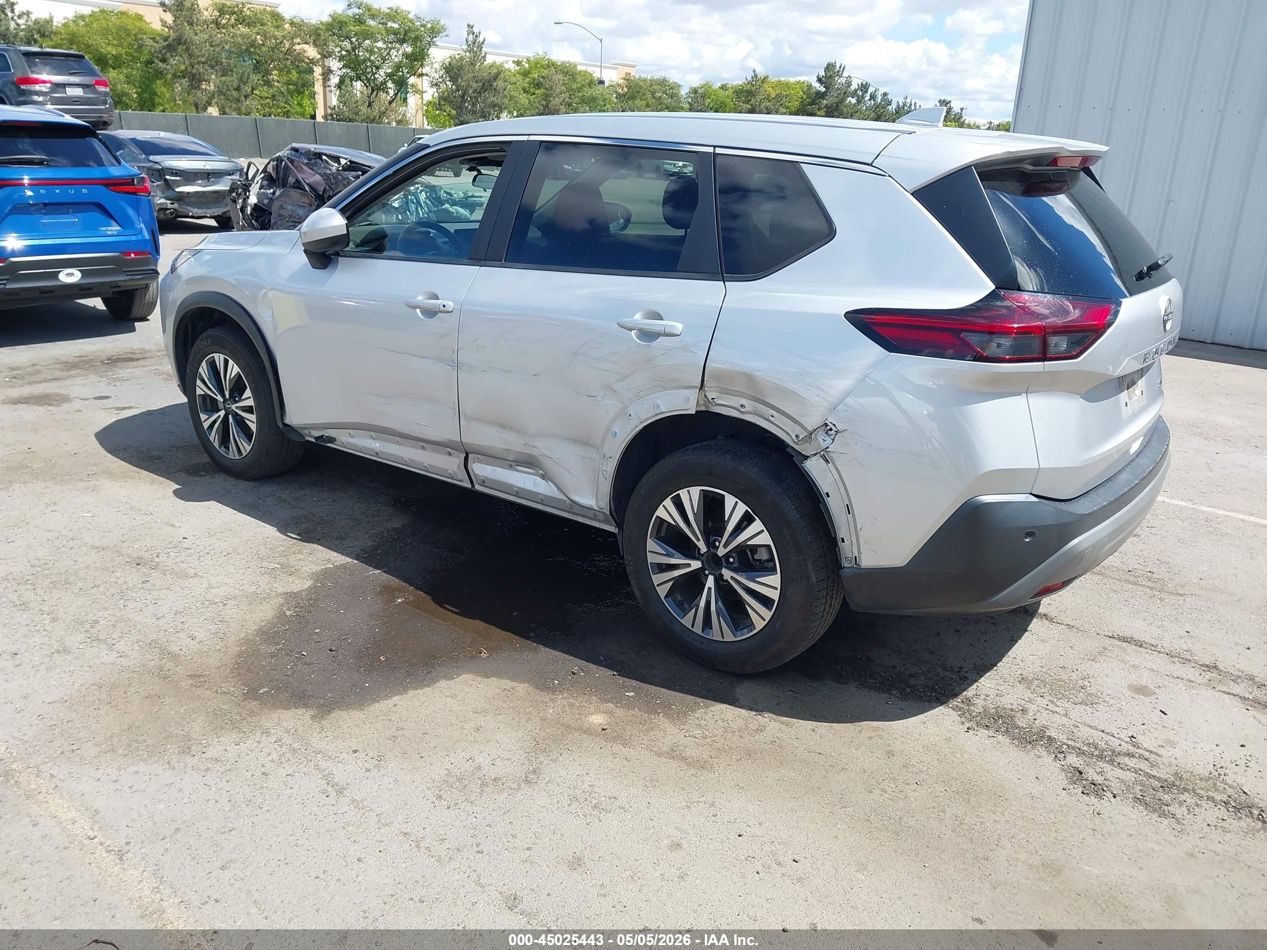 NISSAN ROGUE image 3