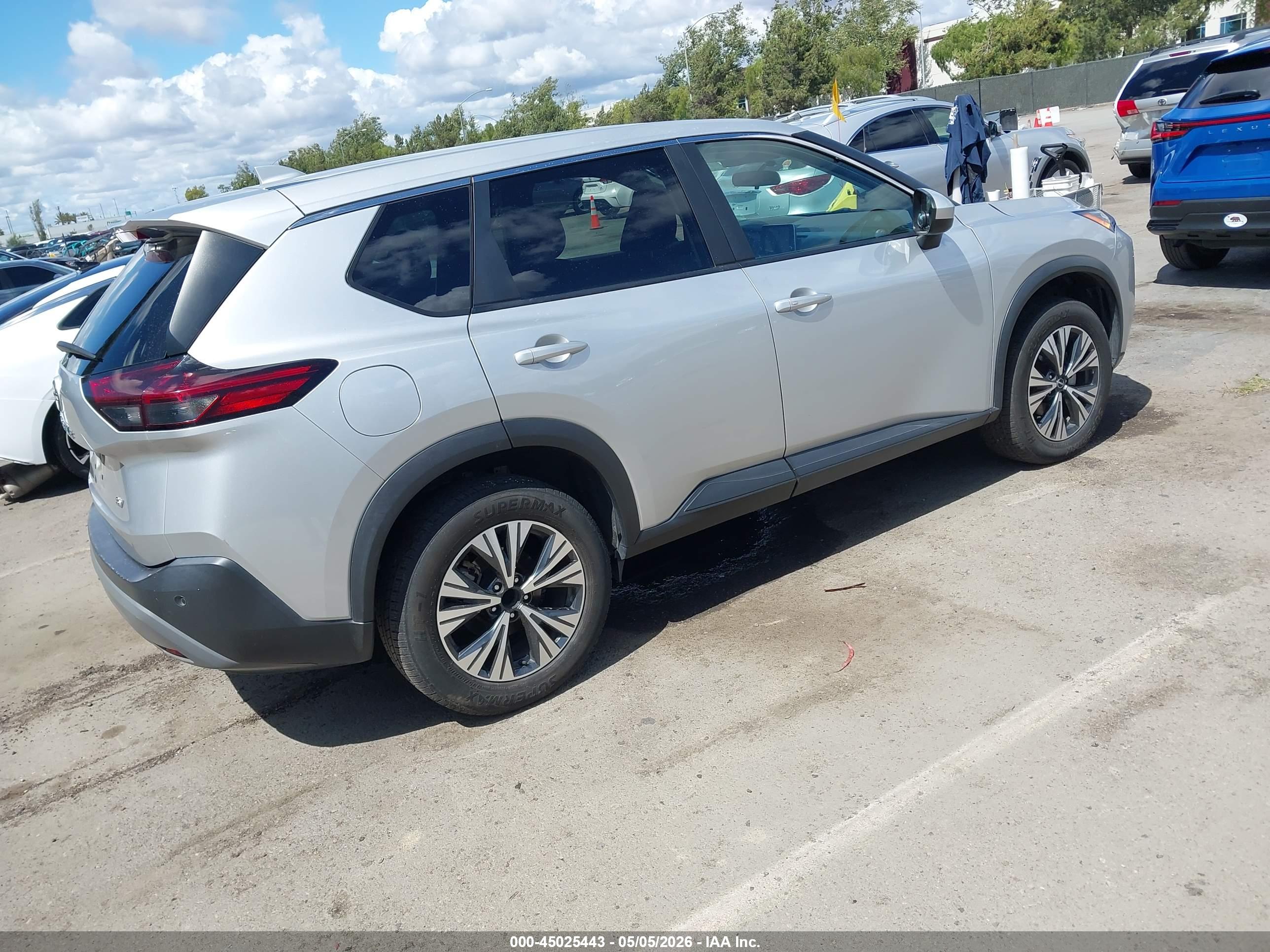 NISSAN ROGUE image 4