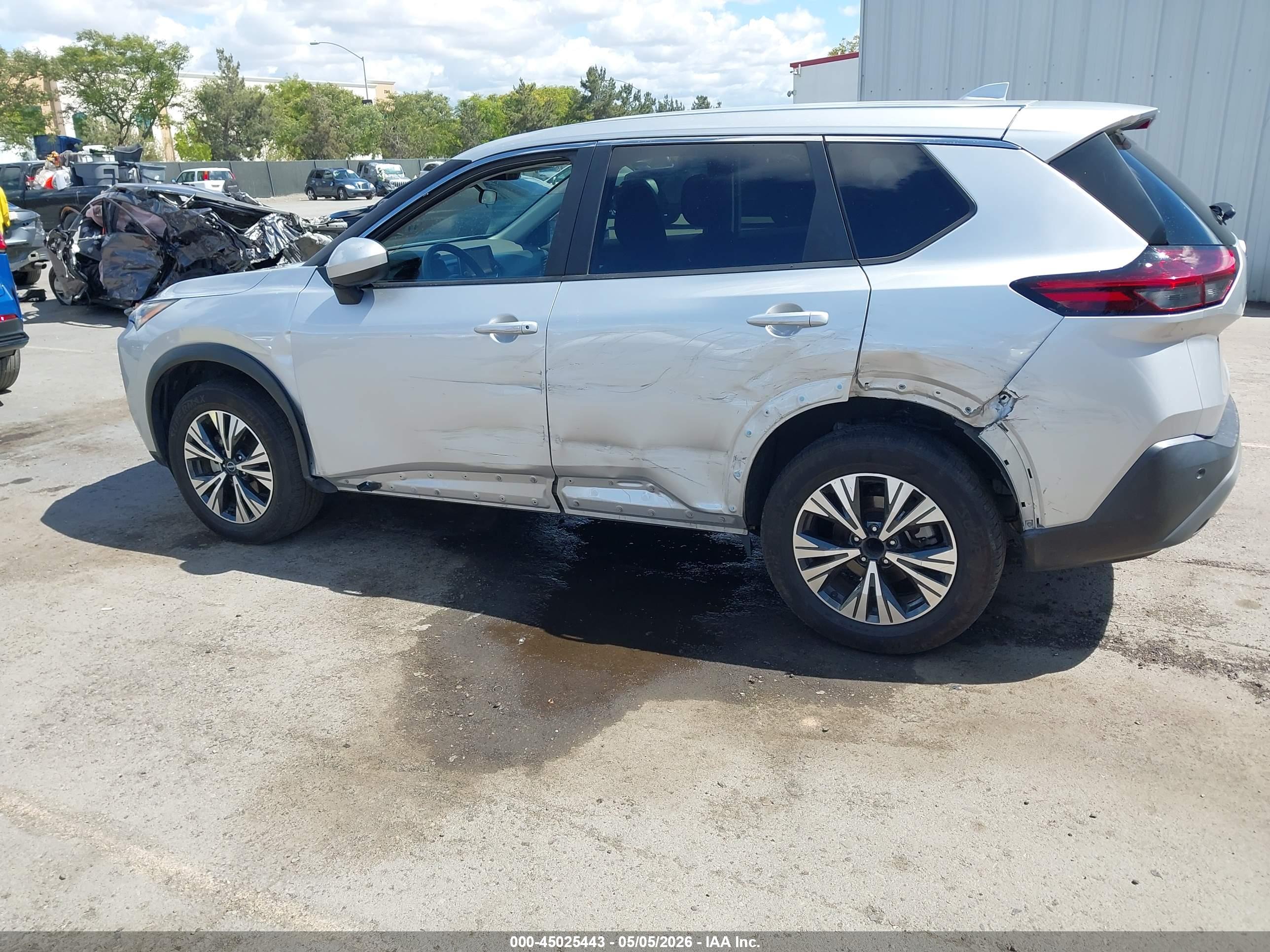 NISSAN ROGUE image 6