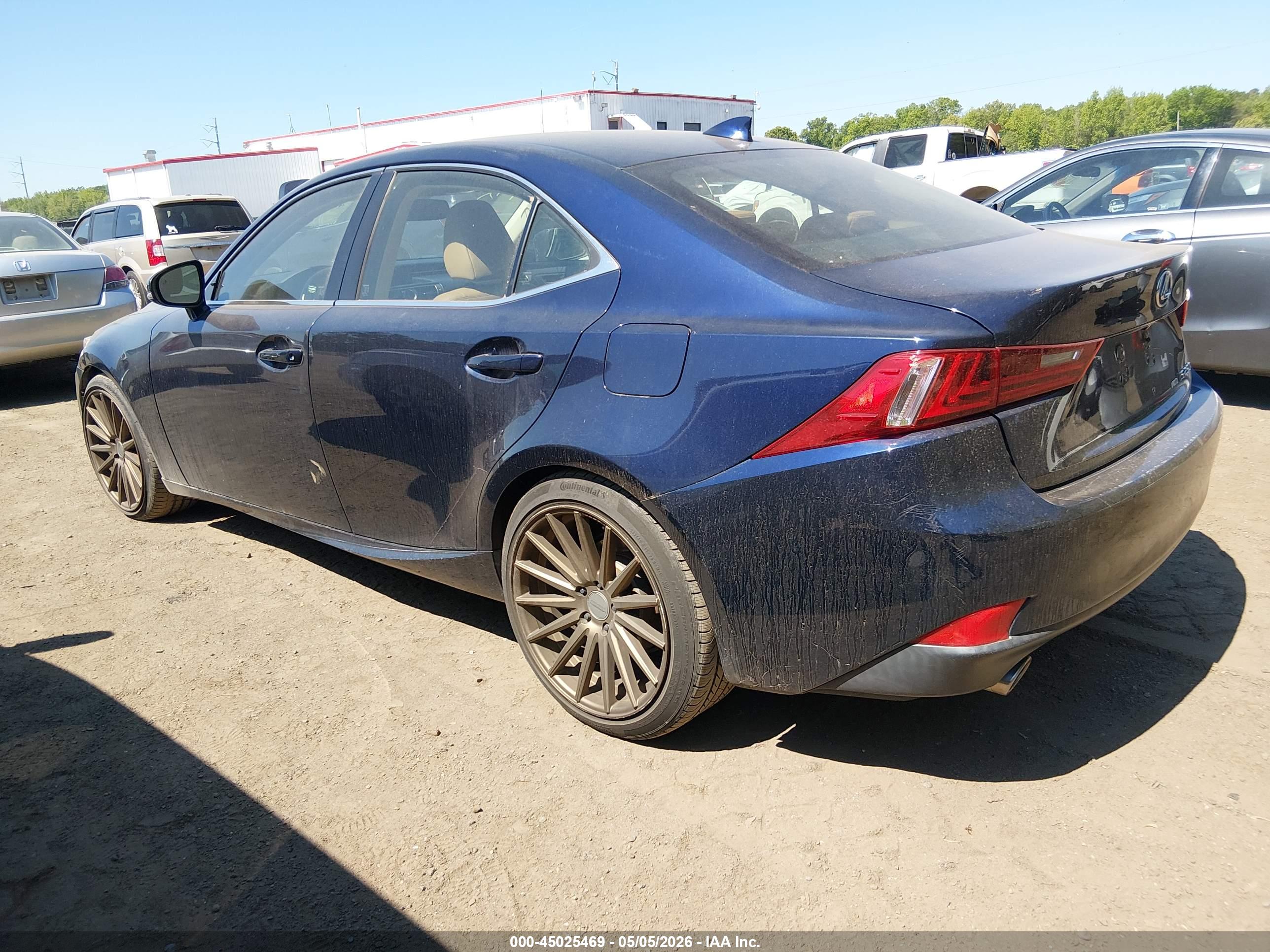 LEXUS IS image 3